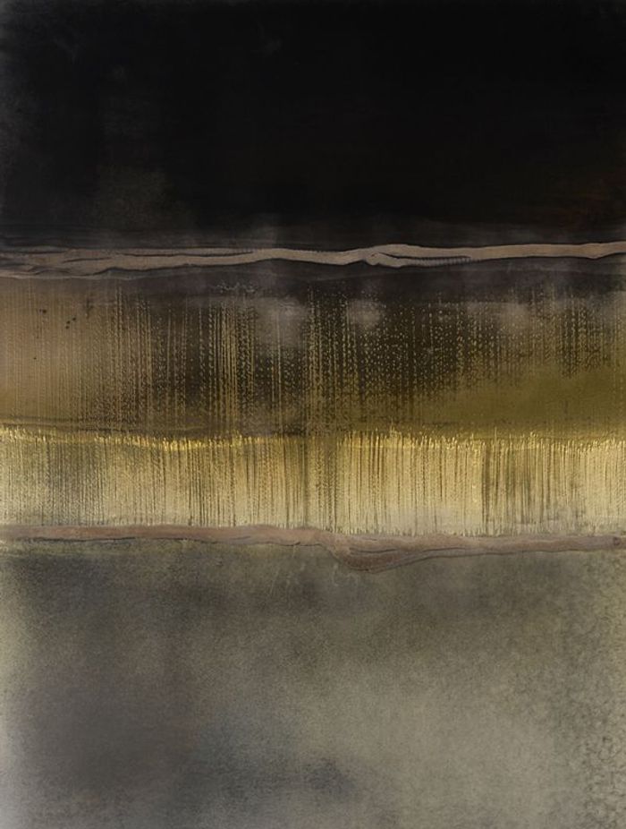 Lipari finish - Inspired by the Sicilian Volcano, a string of grey hues of the ashes to the golden sun.