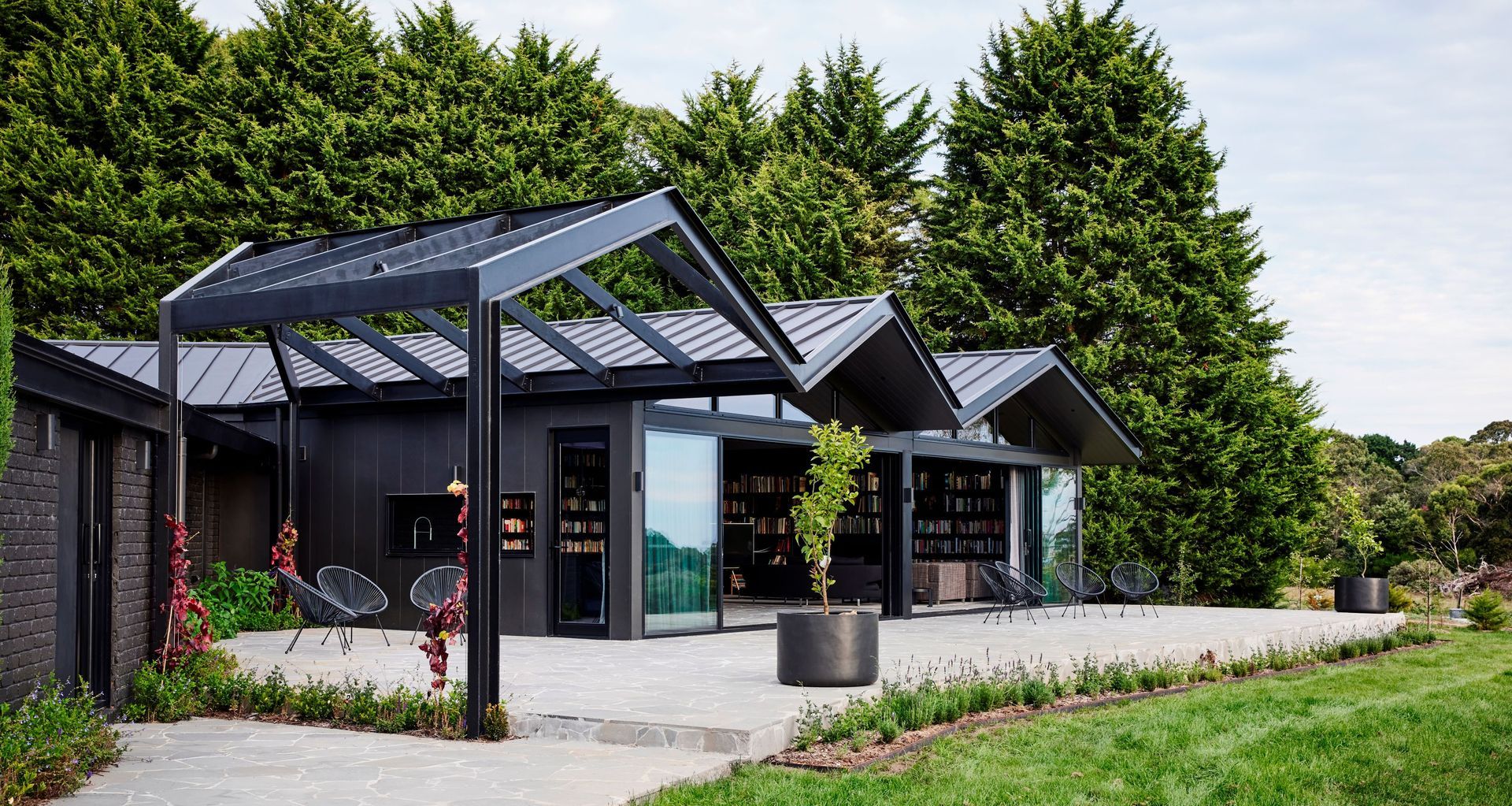 The brick exterior of this 1980s-era home and bold steel pergola have been seamlessly integrated thanks to a monochromatic refurbishment featuring Resene Lumbersider Low Sheen CoolColour in Bokara Grey on the bricks and Lumbersider Low Sheen CoolColour Black on the pergola.
Project: Atlas Architects. Image: Tess Kelly.