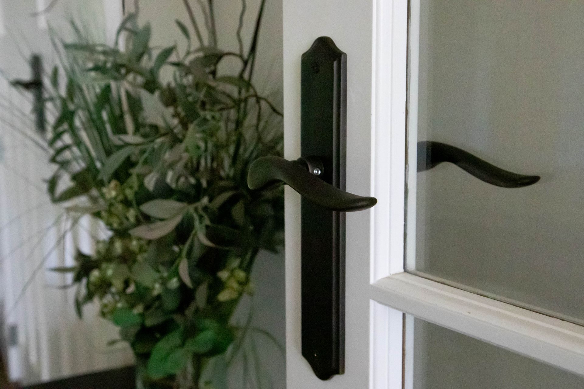 Hand finishing is available on Windsor’s Italian hardware collection, featuring six different door handle styles and five door plate styles, allowing for a comprehensive array of style possibilities from traditional right through to sleek and contemporary