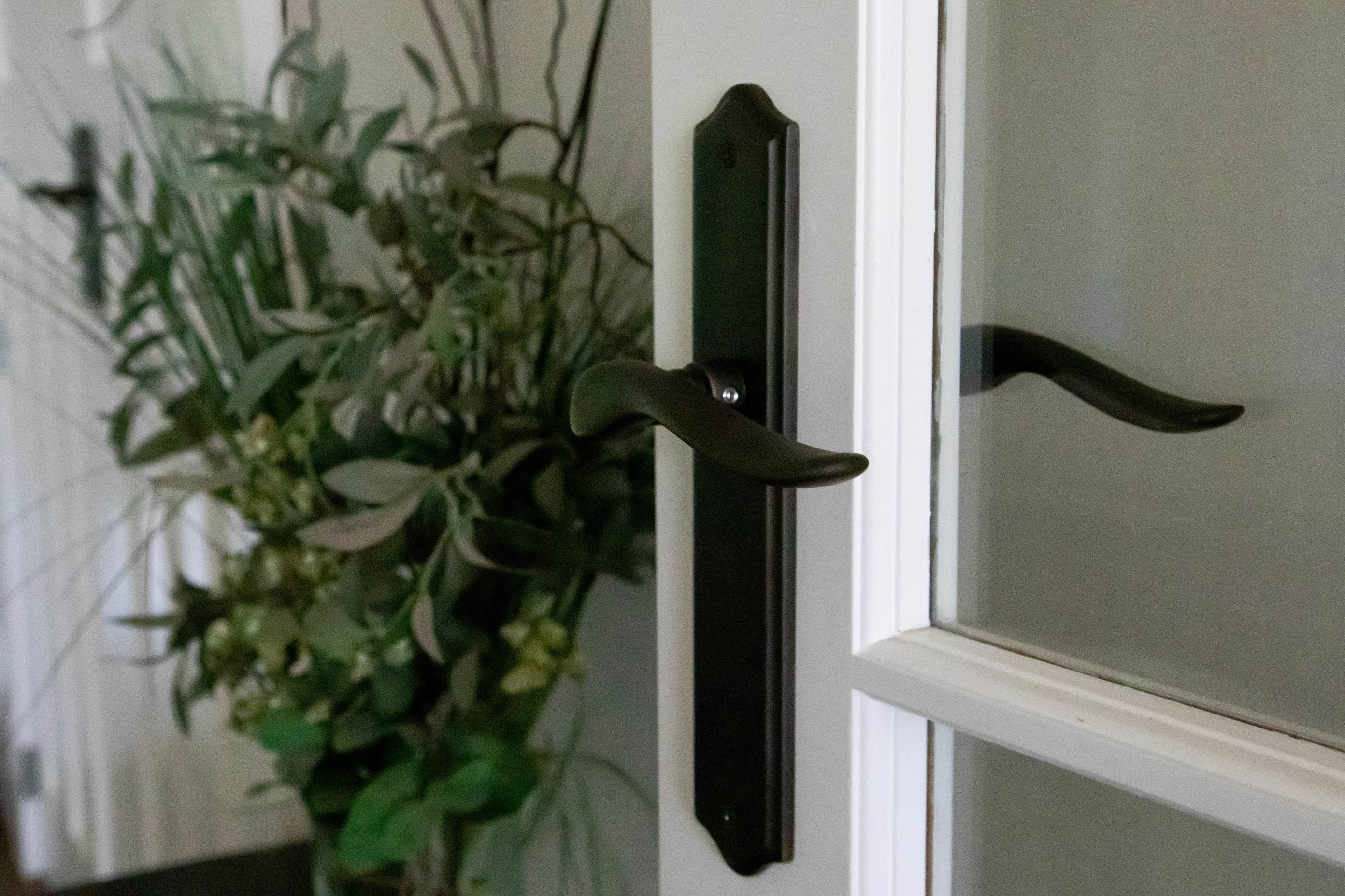 Hand finishing is available on Windsor’s Italian hardware collection, featuring six different door handle styles and five door plate styles, allowing for a comprehensive array of style possibilities from traditional right through to sleek and contemporary