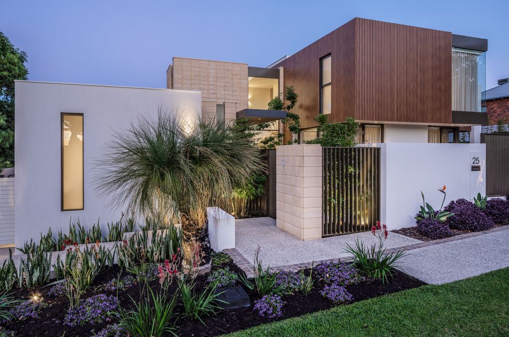 Banard-House-by-Daniel-Lomma-Design-Featuring-DecoBatten-in-DecoWood-Kwila.jpg