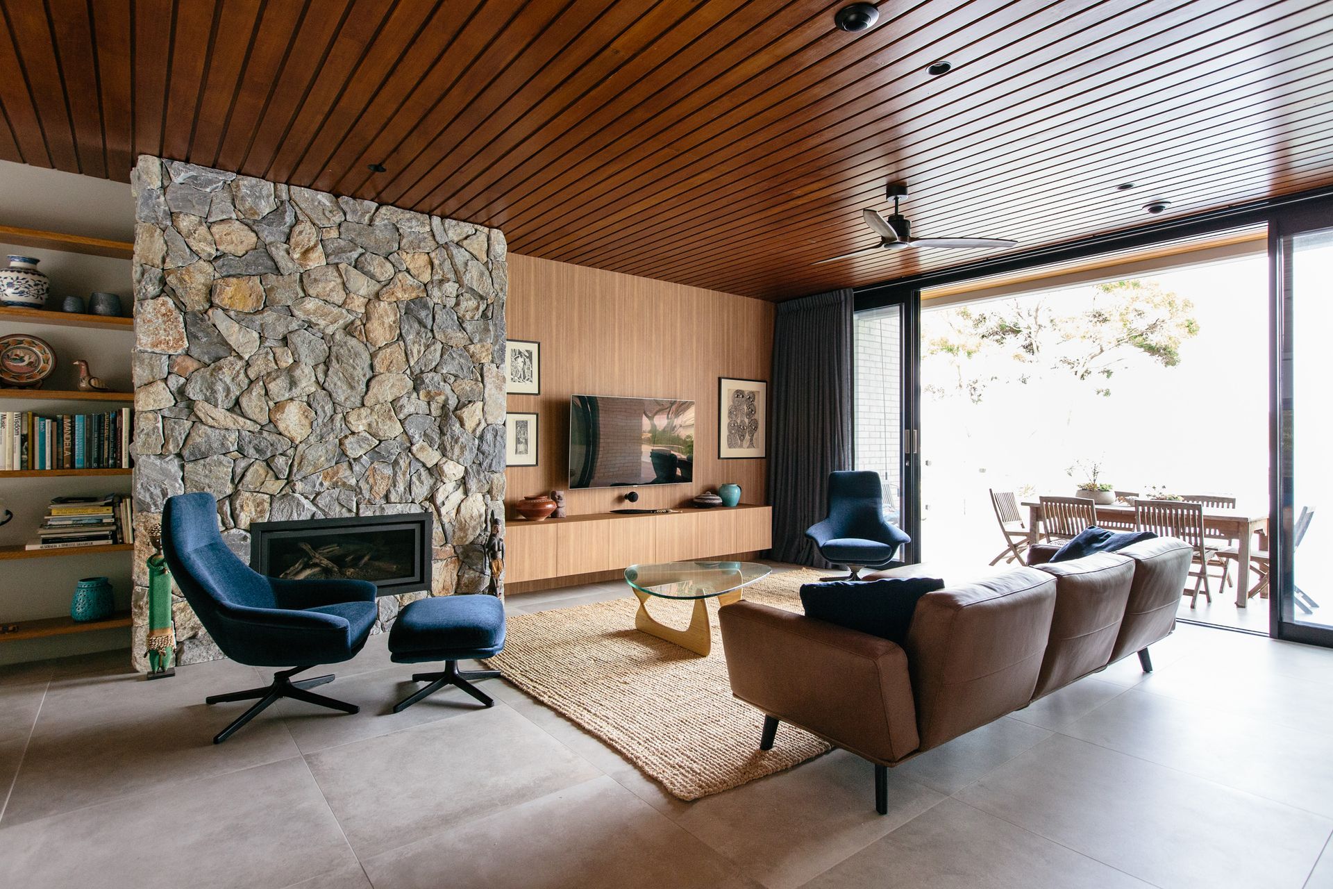 The immaculate interior of the Avalon Mid Century House - Photography: Caroline McCredie
