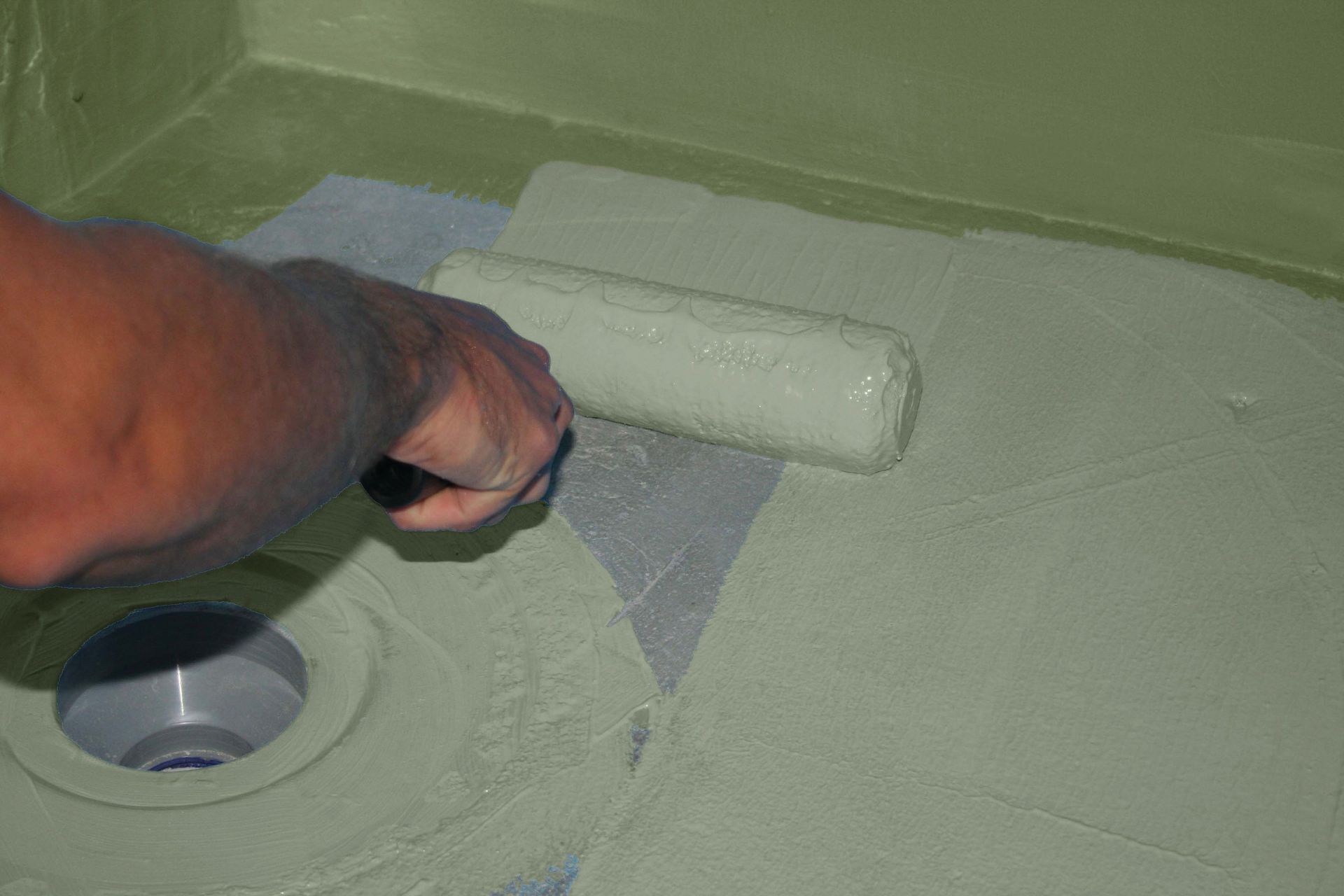 LATICRETE under-tile waterproofing membranes provide protection for floors and walls for applications ranging from bathrooms to balconies and continuous water submersion such as swimming pools.