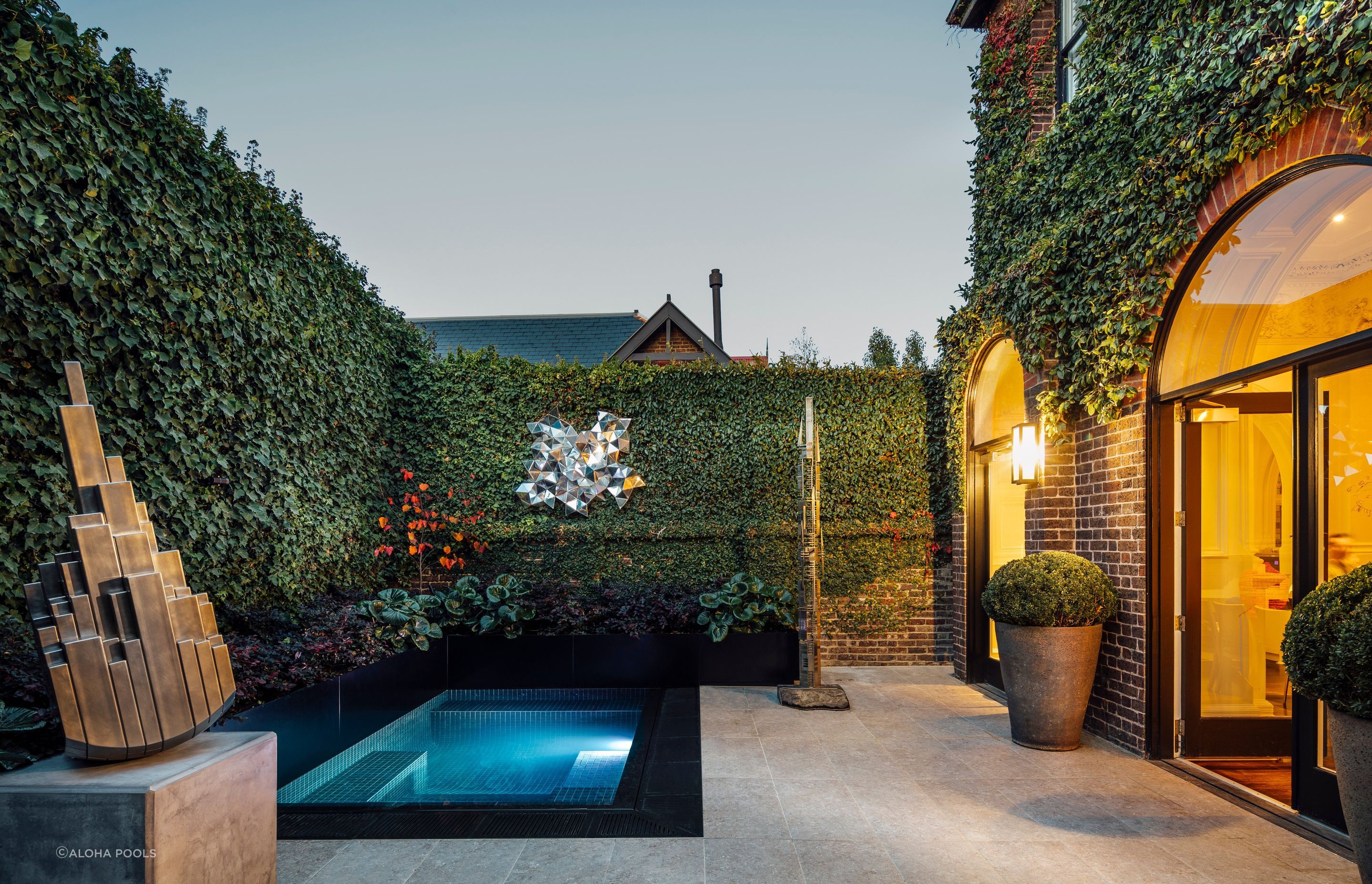 Hedge or garden wall fences can contain a mixture of evergreen and seasonal plants and flowers. Featured project: Black.