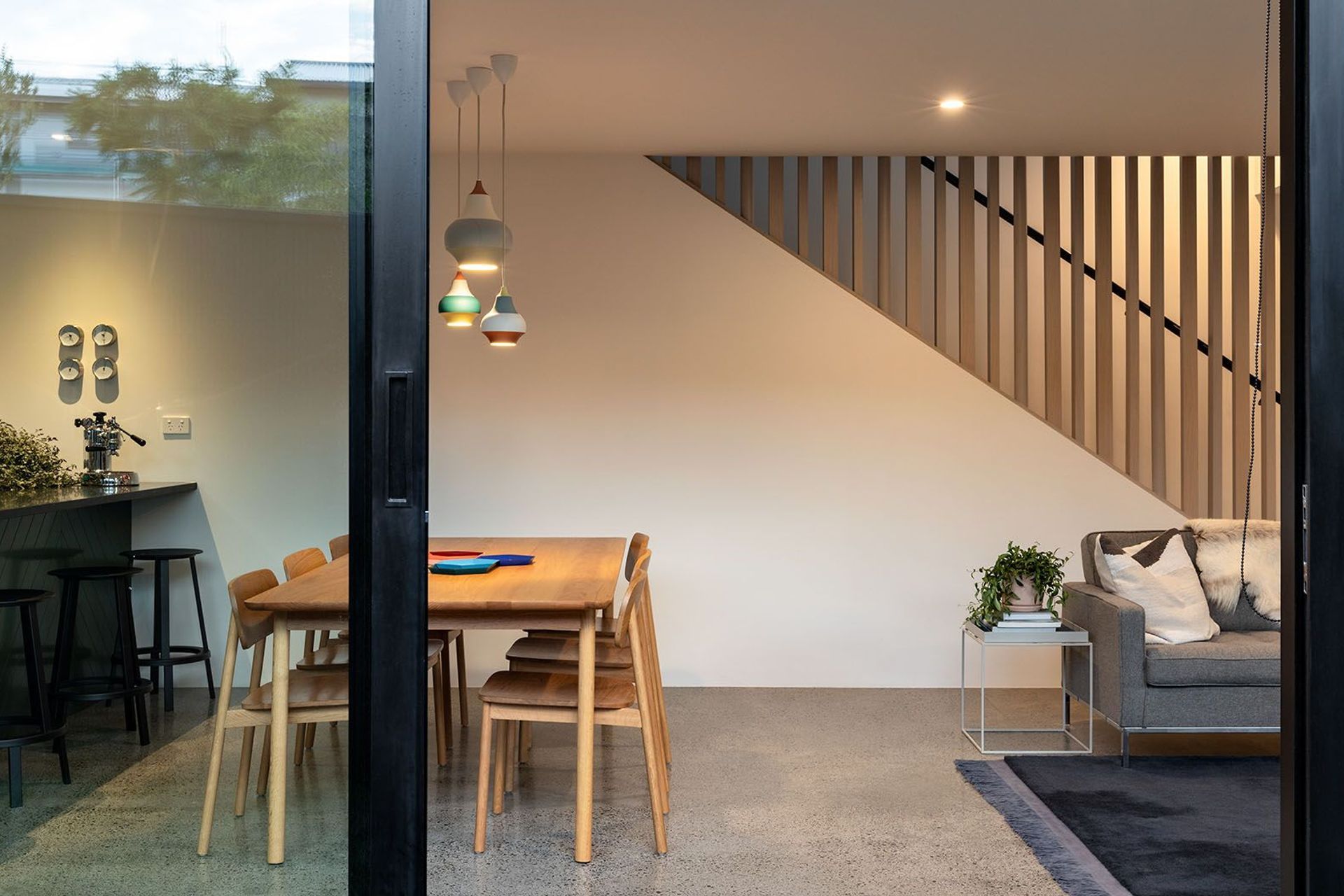 Sliding doors open up the dining space to the courtyard and service area.