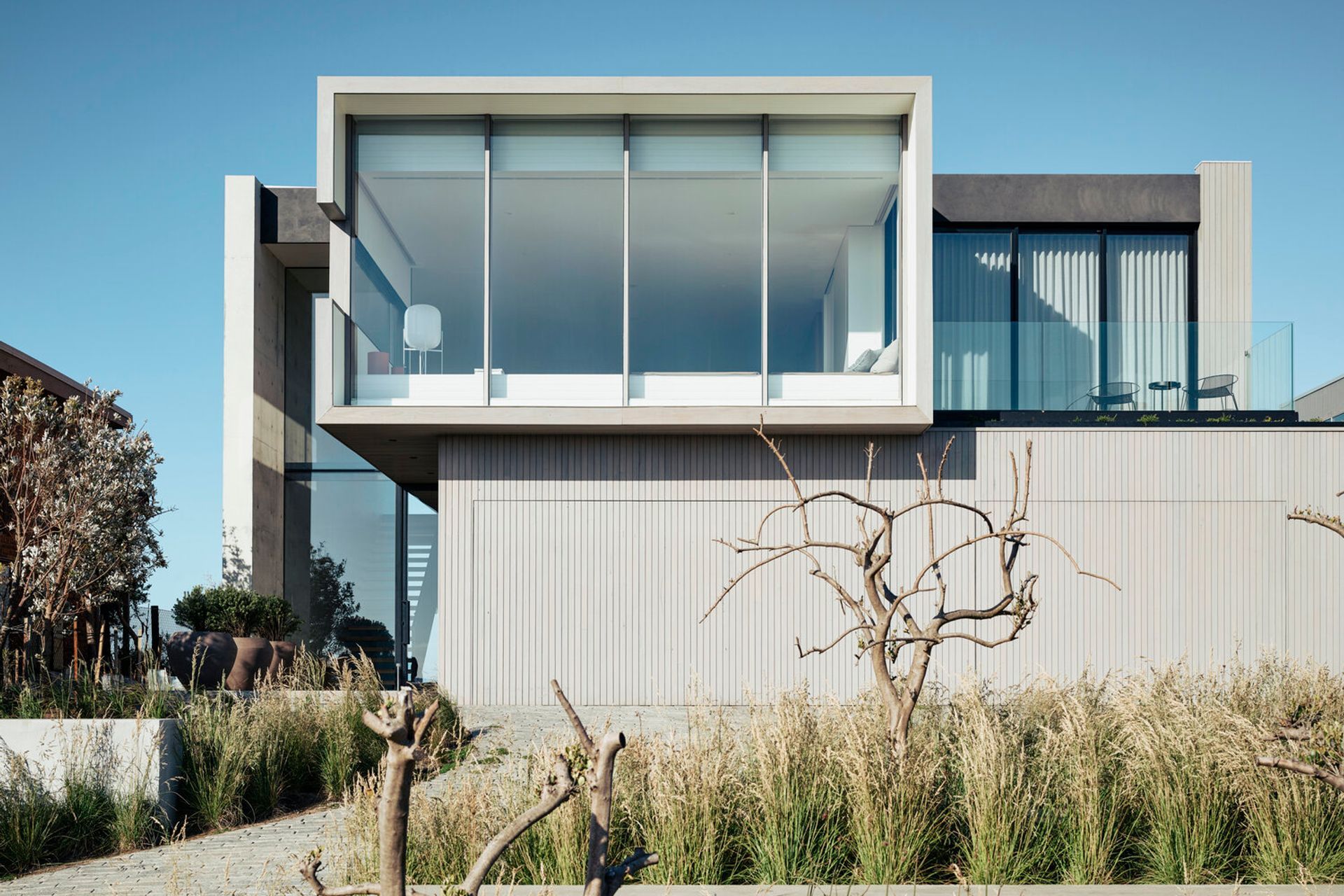 Blairgowrie Ocean Beach House by Planned Living Architects | Photography by Derek Swalwell