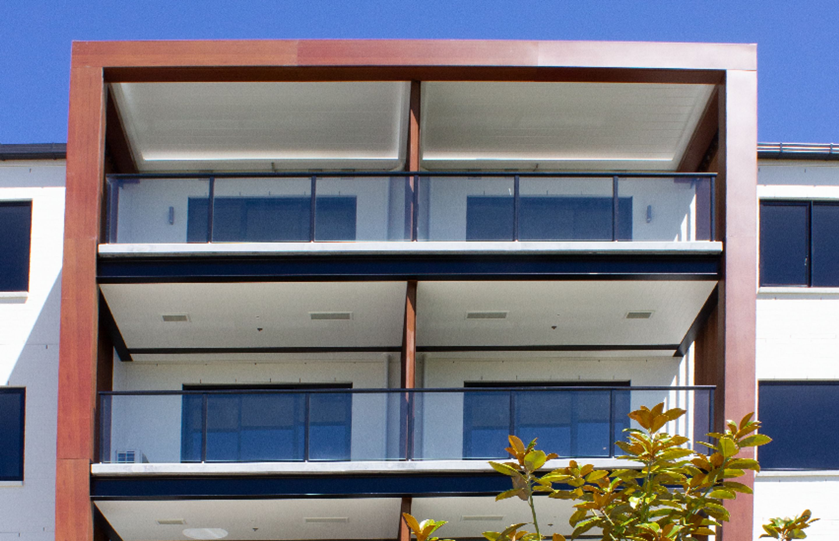 Provista semi-frameless balustrades have provided a safe, practical and modern solution that complements the design and appearance of Country Club Huapai.