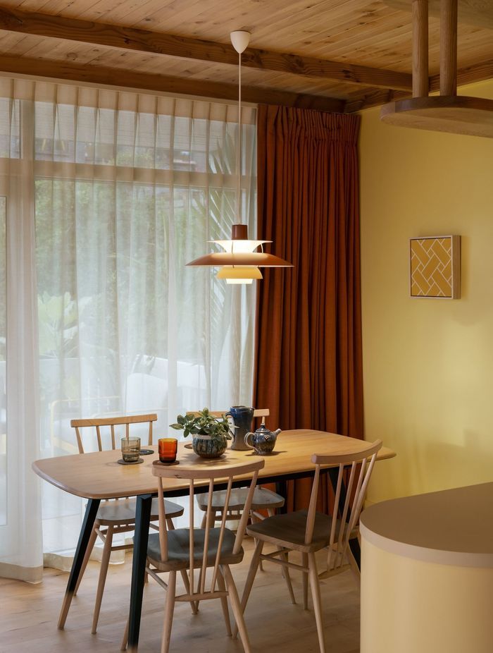 Interior Design and Architecture by Chris Corson-Scott and Pac Studio – All Purpose Chair and Plank Table by Lucian Ercolani for L. Ercolani