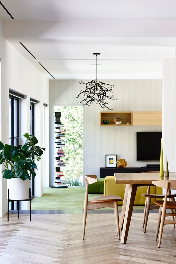 A slot diffuser has a discreet design that distributes a high volume of draftless air.