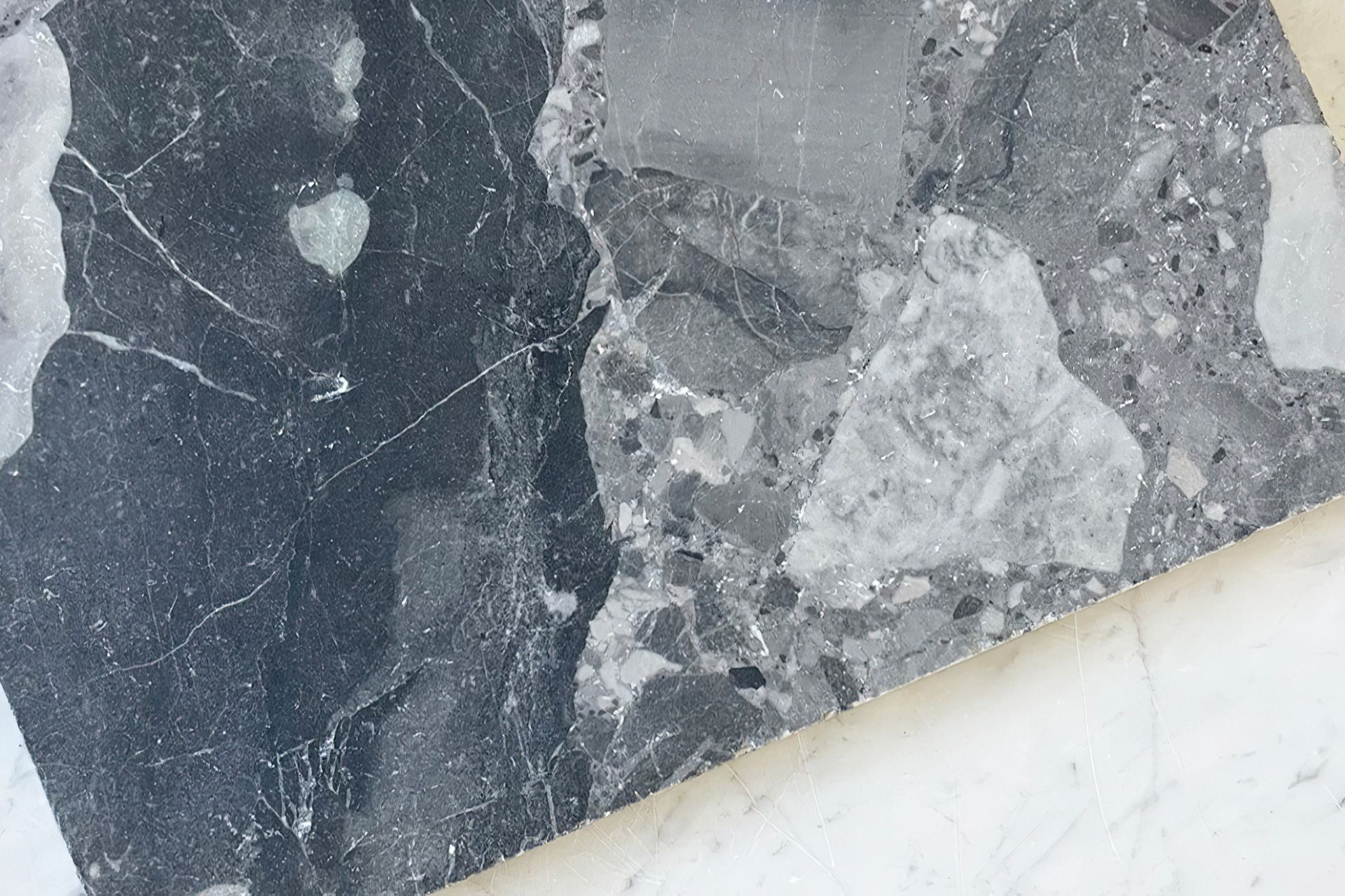 Our luxurious natural Ceppo collection offers a sophisticated and luxurious solution for interior flooring applications. Featuring a luxurious variation in tone, colour and pattern, this stunning floor tile will add a dramatic feature in your home’s interior spaces!