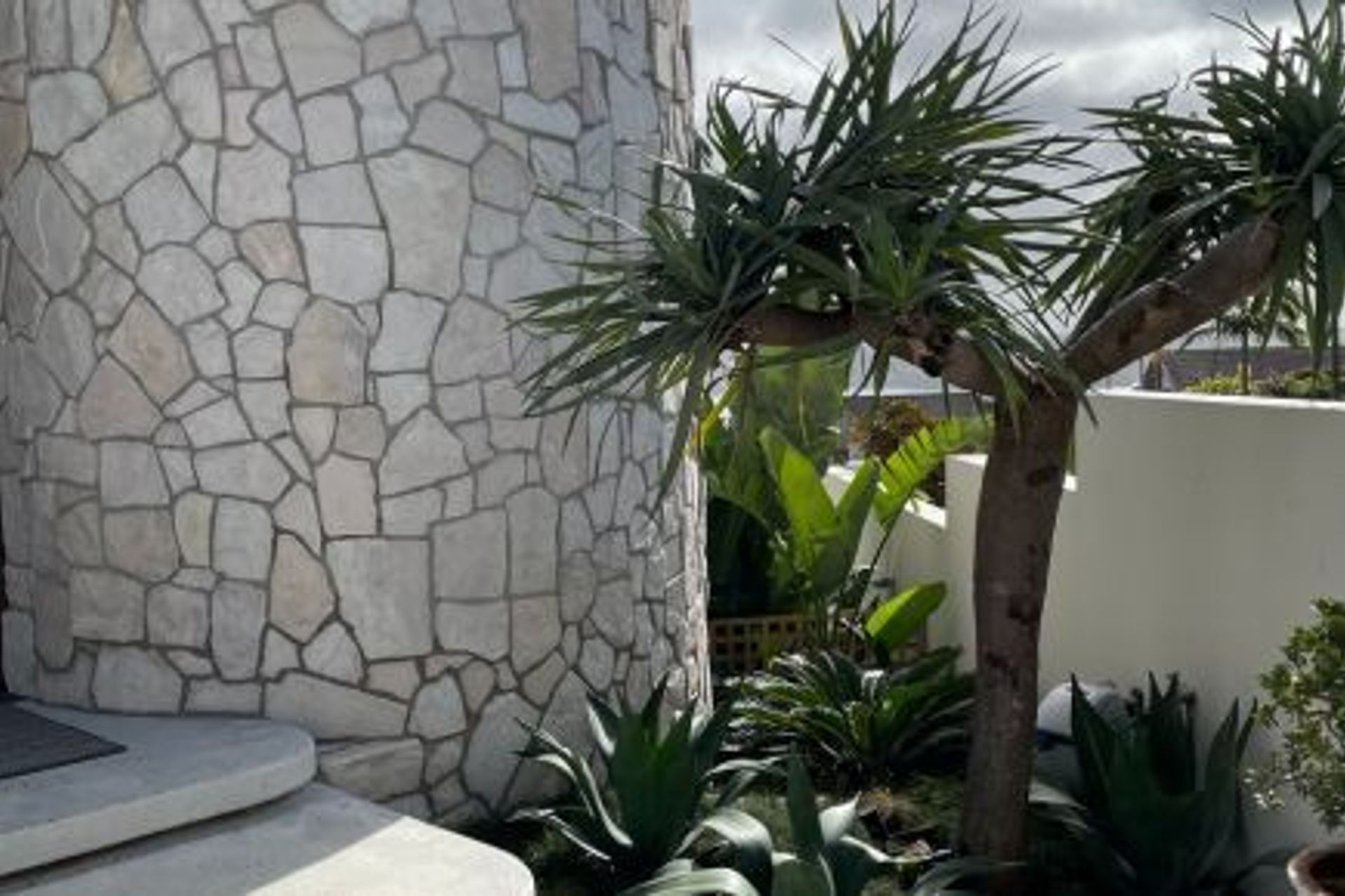Clairvaux Stone Wall Cladding | RNB Property Group | Maxine Scalabrino-Fine Architect | Green Coast Landscapes
