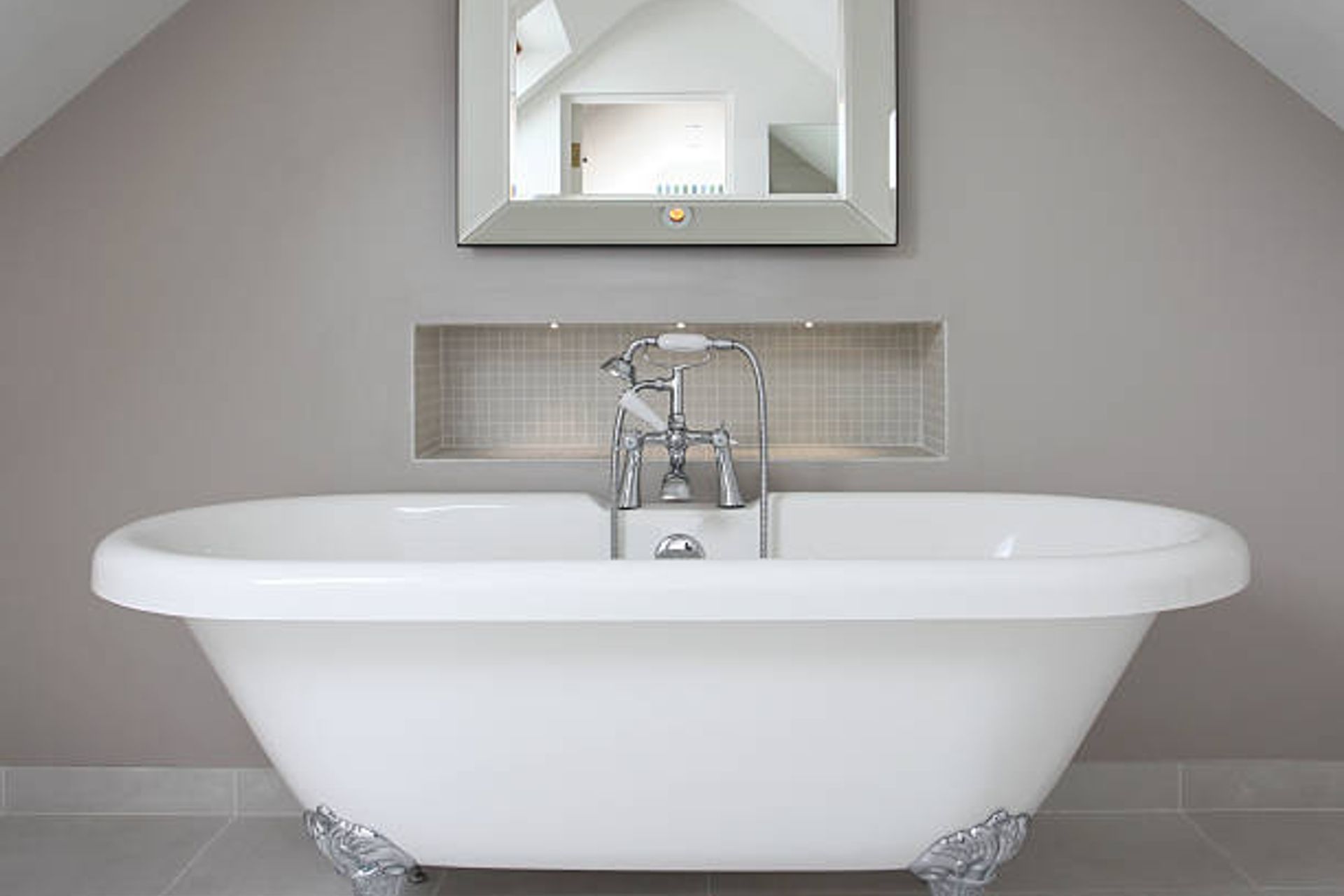 Example of claw foot tub | Photo Credit - iStock