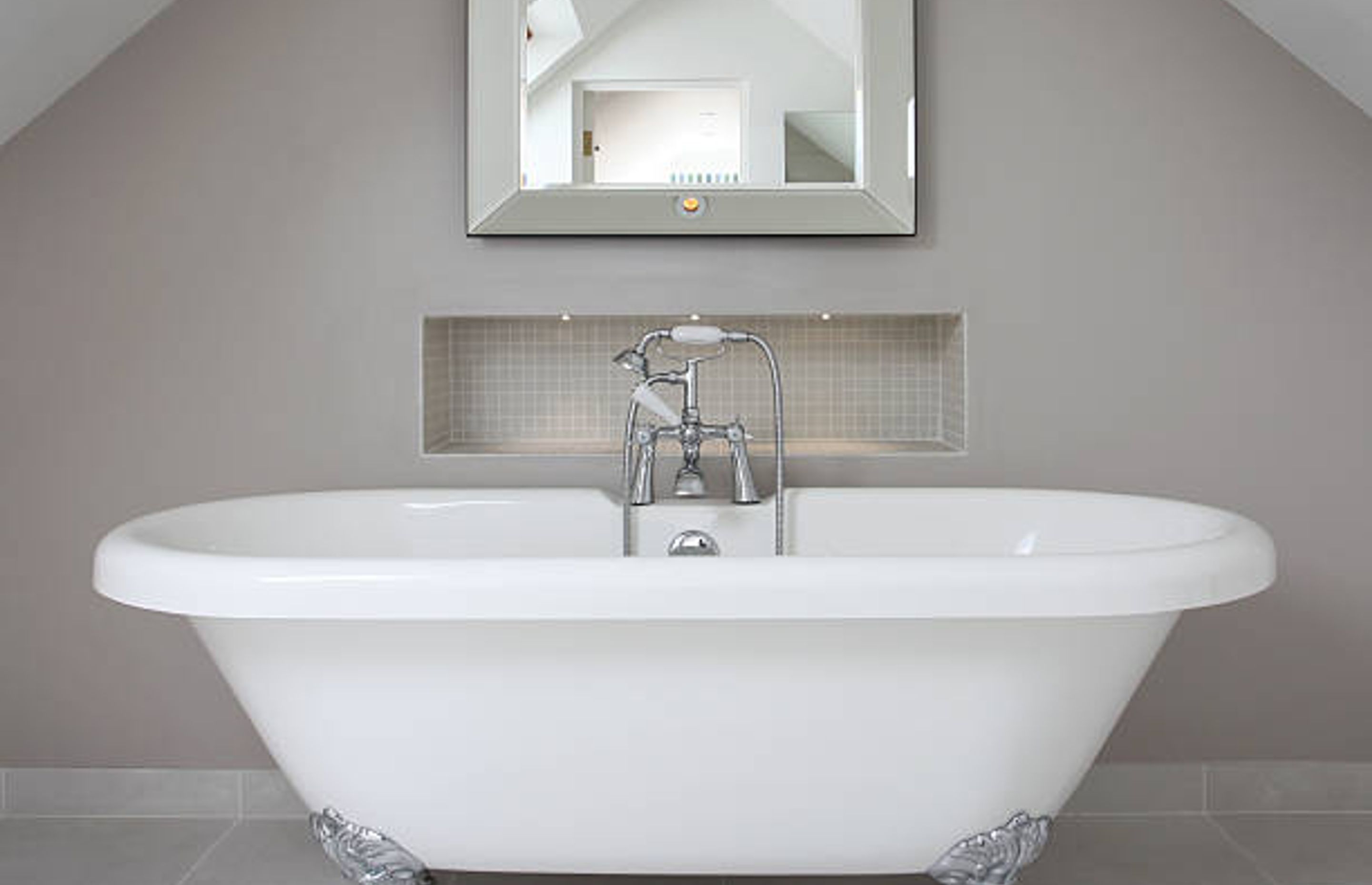 Example of claw foot tub | Photo Credit - iStock