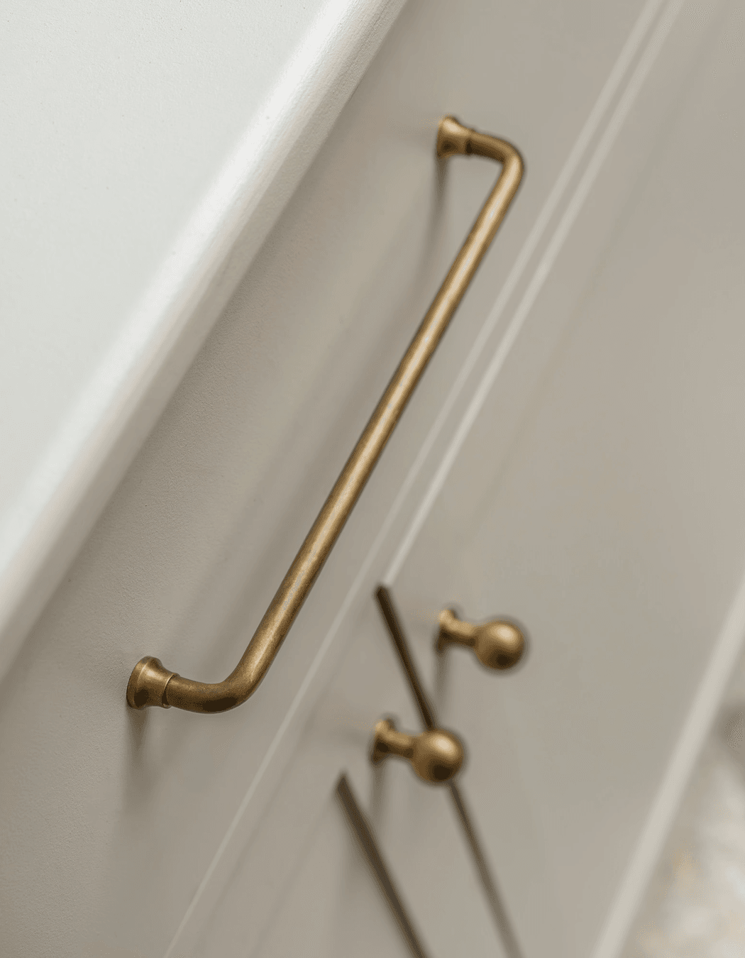 The Sycamore pull handle and Bayswater knob make the perfect pair