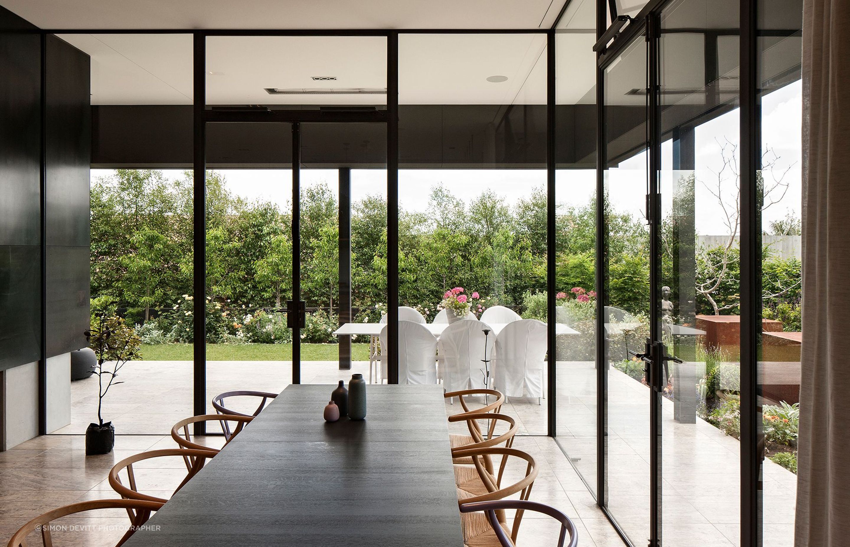 Patterson Associates' Country House in the City, Auckland, is 'a pavilion in a garden' designed for food and family, with a virtually seamless flow from the indoor to outdoor dining areas, a farmhouse kitchen and garden. Photograph by Simon Devitt.