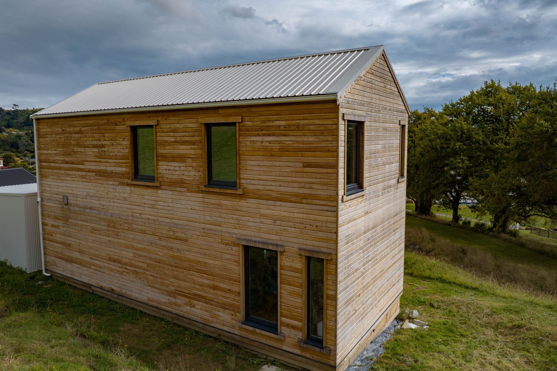 With an R-value of 5.2 the walls provide more than adequate insulation from the cold, helping to achieve the passive house internal temperature standard of 20 - 22 degrees year round.