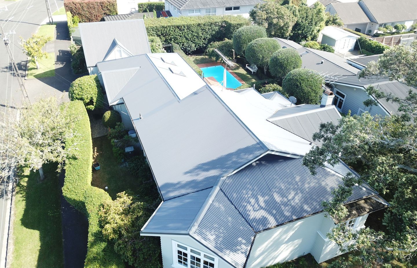 Old flashings are re-used throughout the project to keep the roof watertight in case of bad weather.