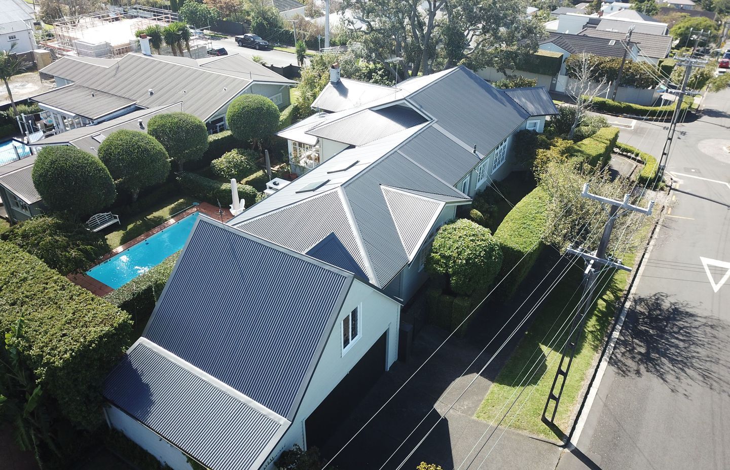 It's a common misconception that the old roof needs to be removed in its entirety before the new roof can be installed.