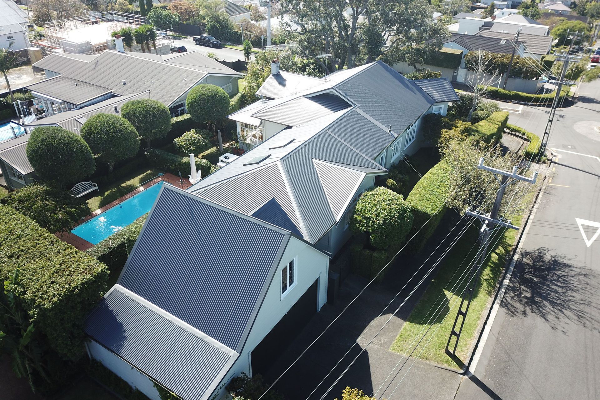 It's a common misconception that the old roof needs to be removed in its entirety before the new roof can be installed.