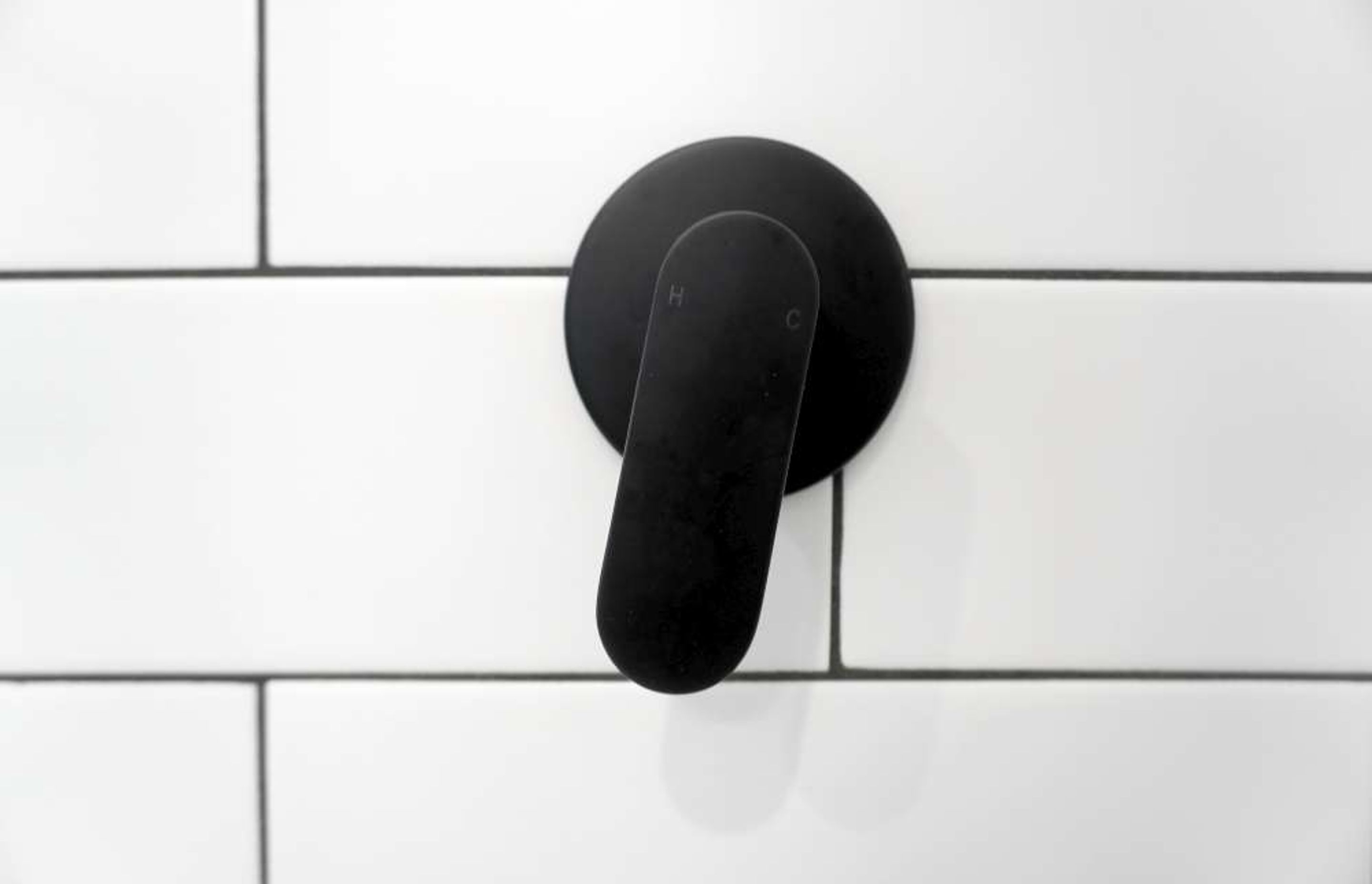 Q & A WITH HOLLY (THE KITCHEN HUB) – CHOOSING THE RIGHT TAPWARE FOR YOUR BATHROOM DESIGN