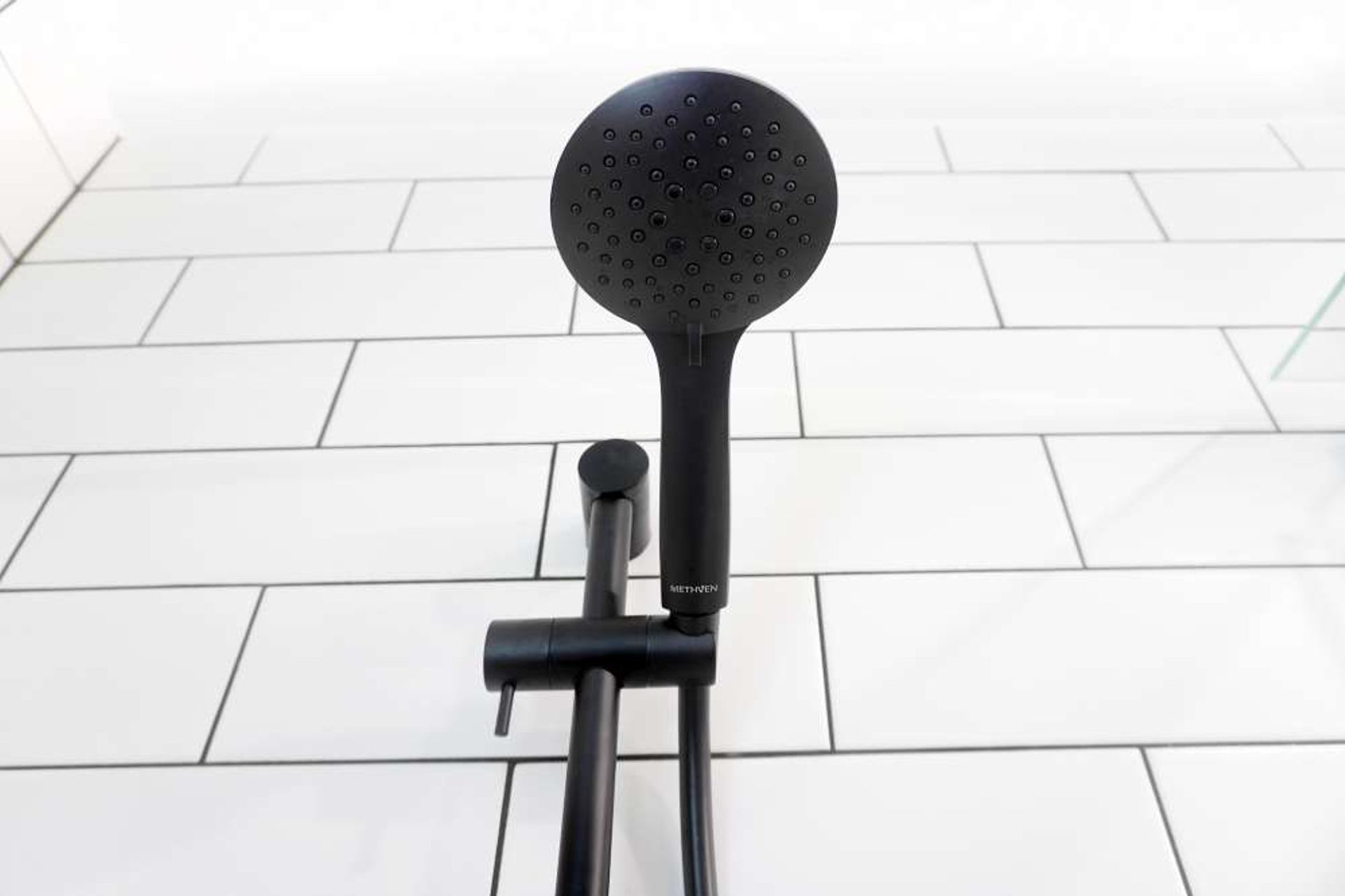 Q & A WITH HOLLY (THE KITCHEN HUB) – CHOOSING THE RIGHT TAPWARE FOR YOUR BATHROOM DESIGN