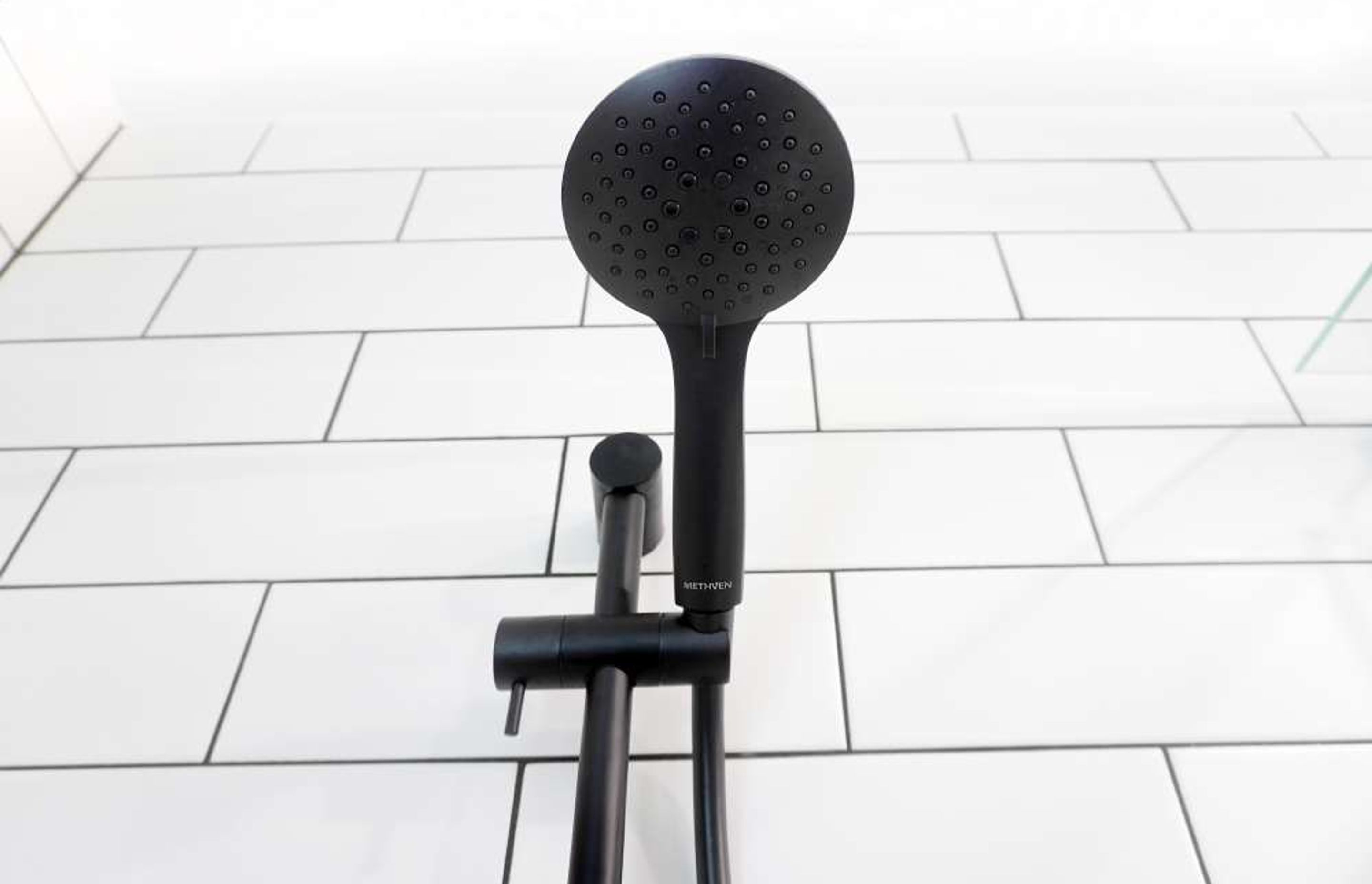 Q & A WITH HOLLY (THE KITCHEN HUB) – CHOOSING THE RIGHT TAPWARE FOR YOUR BATHROOM DESIGN