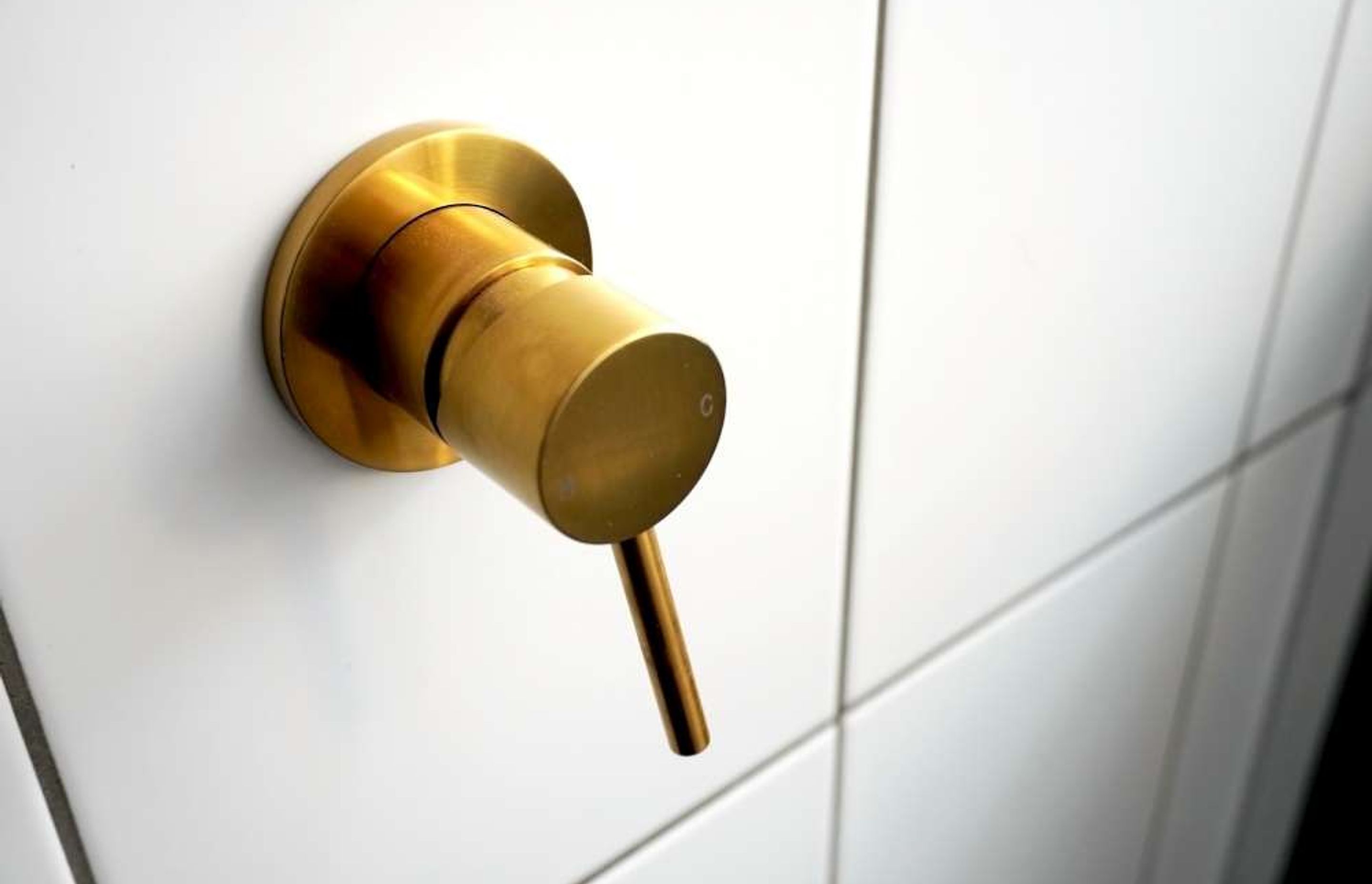 Q & A WITH HOLLY (THE KITCHEN HUB) – CHOOSING THE RIGHT TAPWARE FOR YOUR BATHROOM DESIGN