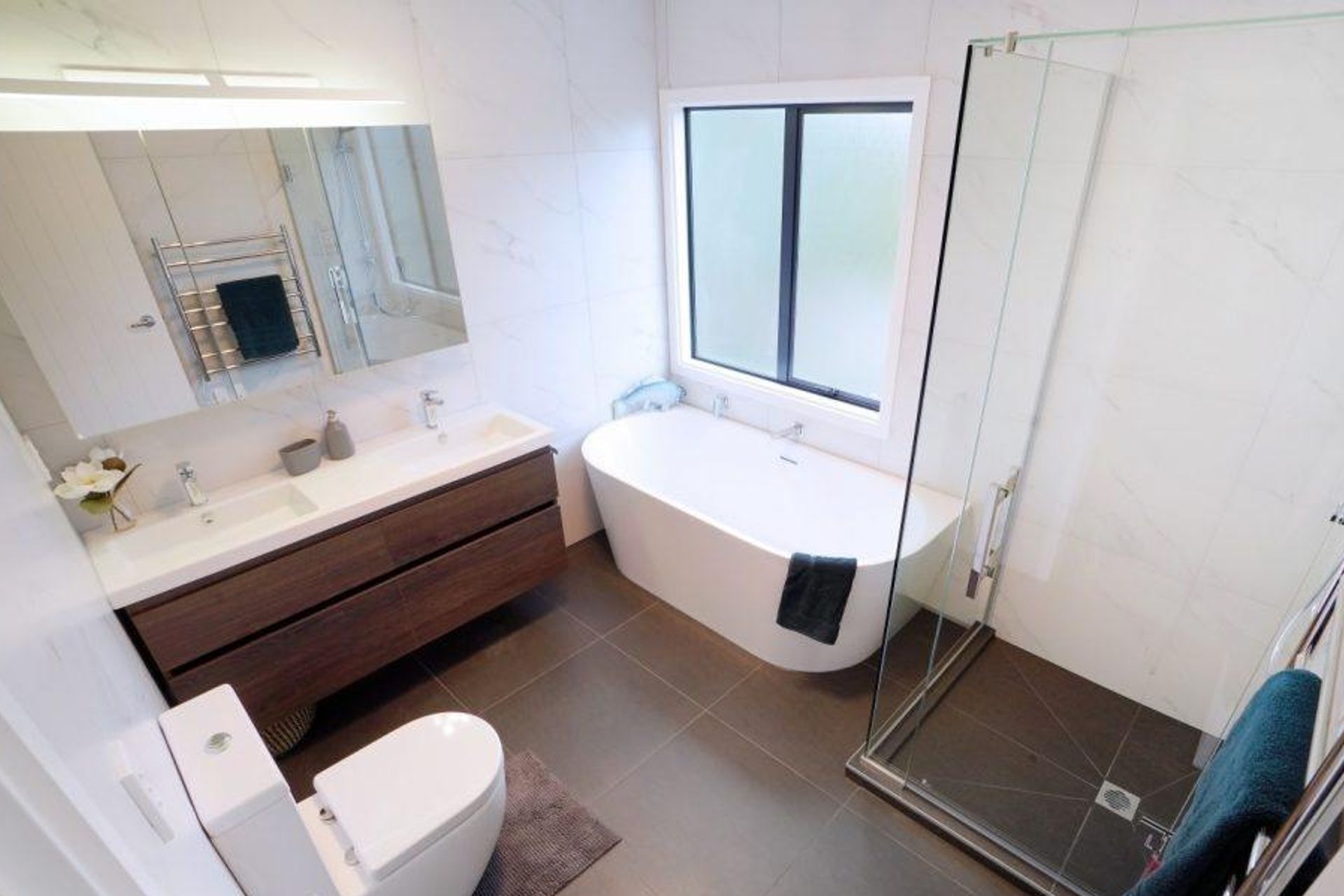 Large 600 by 600 tiles used on the floors