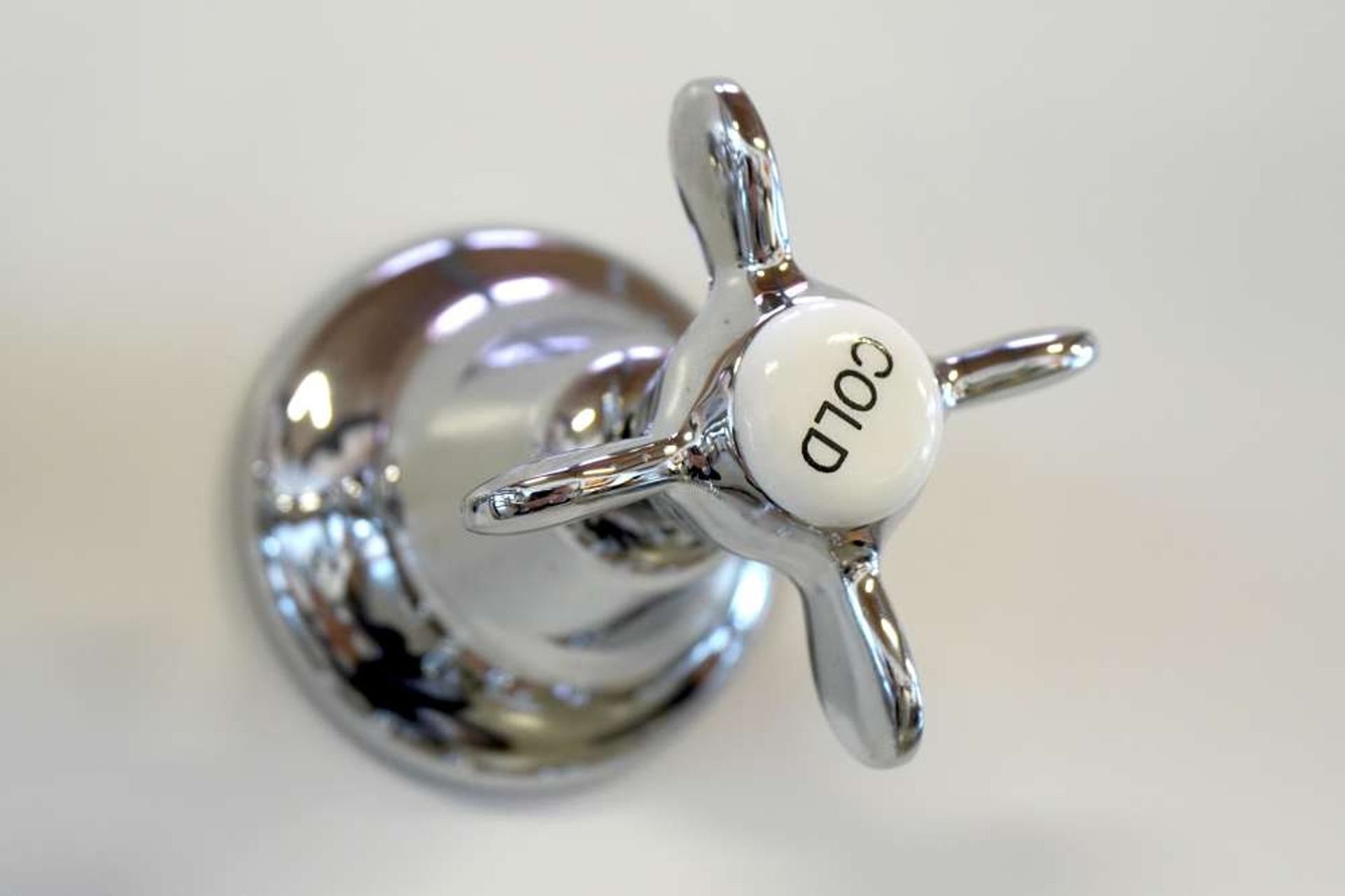 Q & A WITH HOLLY (THE KITCHEN HUB) – CHOOSING THE RIGHT TAPWARE FOR YOUR BATHROOM DESIGN