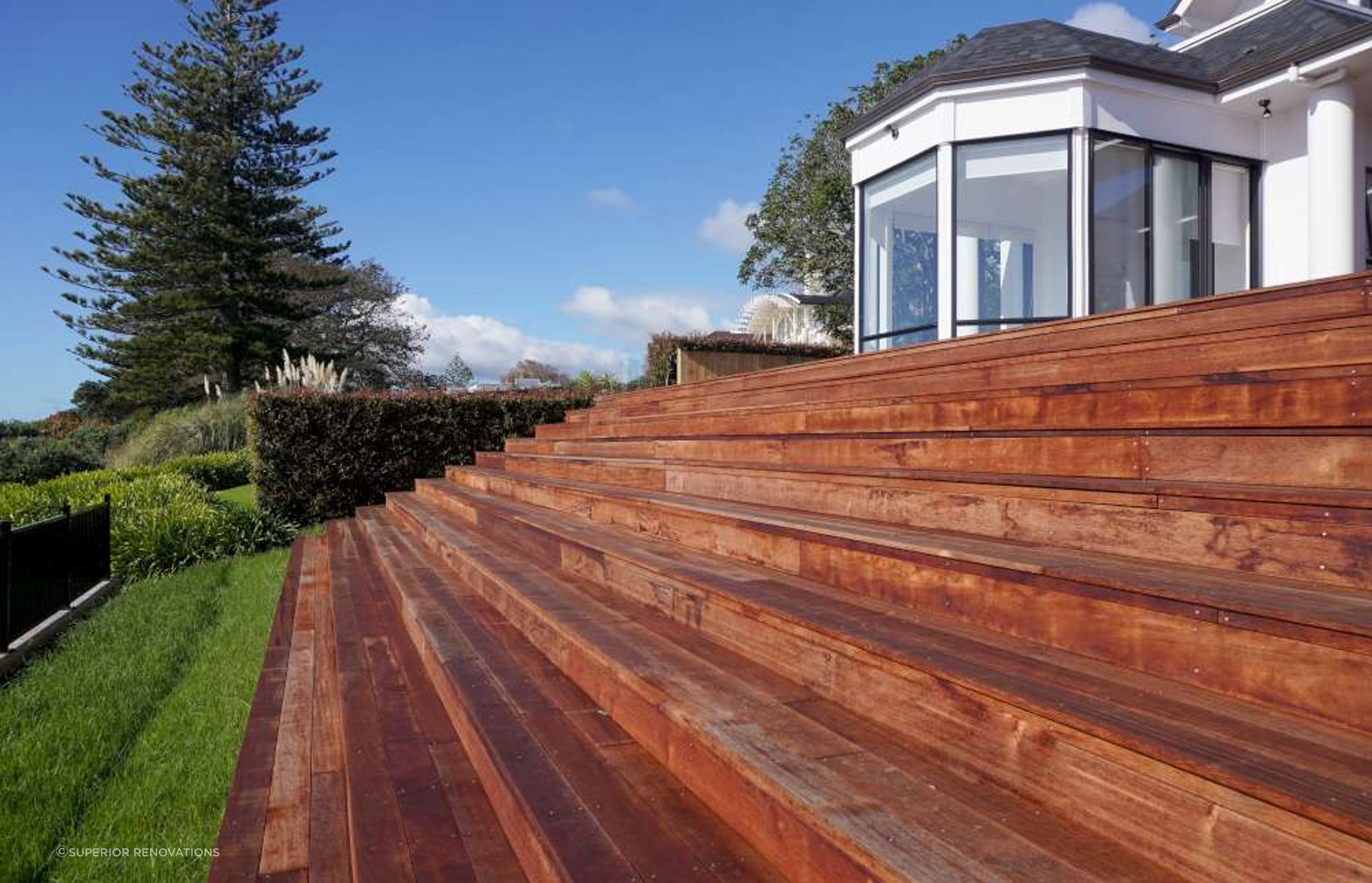 This landscaping project involved creating a large Kwila Deck around the house with the front section going down in stairs leading to a small lawn area that was fenced with aluminium fencing providing spectacular views of the Mellon’s Bay in Auckland