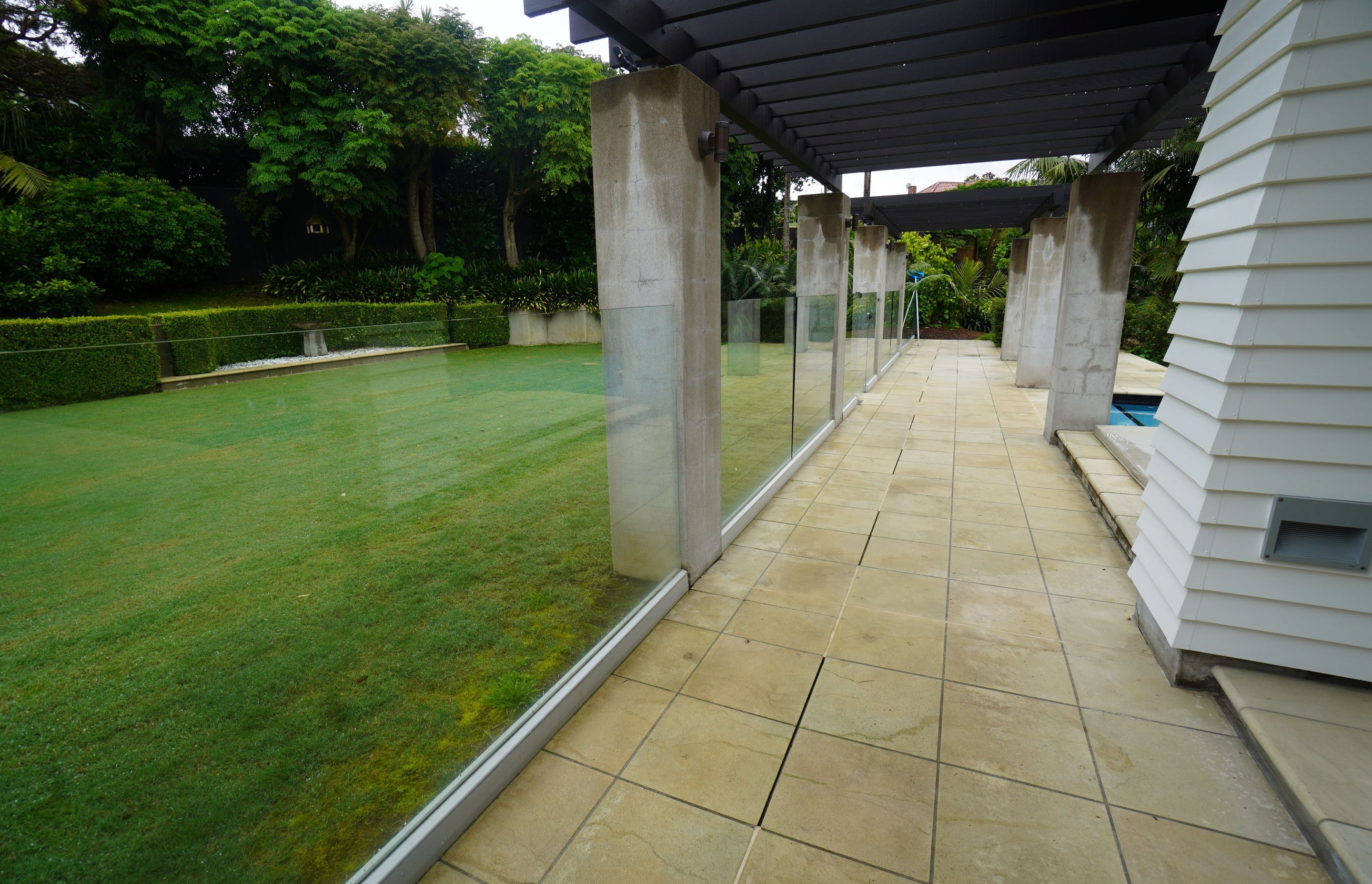 The glass fences are used to divide the different living spaces of the landscape with a different purpose for each area.