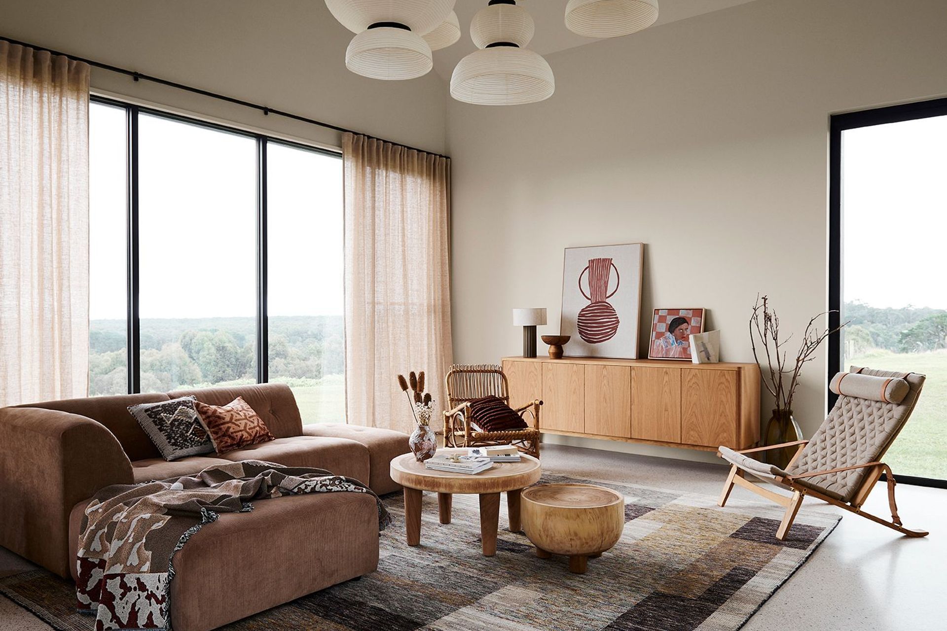 Image supplied by Dulux &amp; features Dulux Glinks Gully. Styling: Bree Leech, Photography: Lisa Cohen. Artwork: "Cleo" by Rachel Castle.