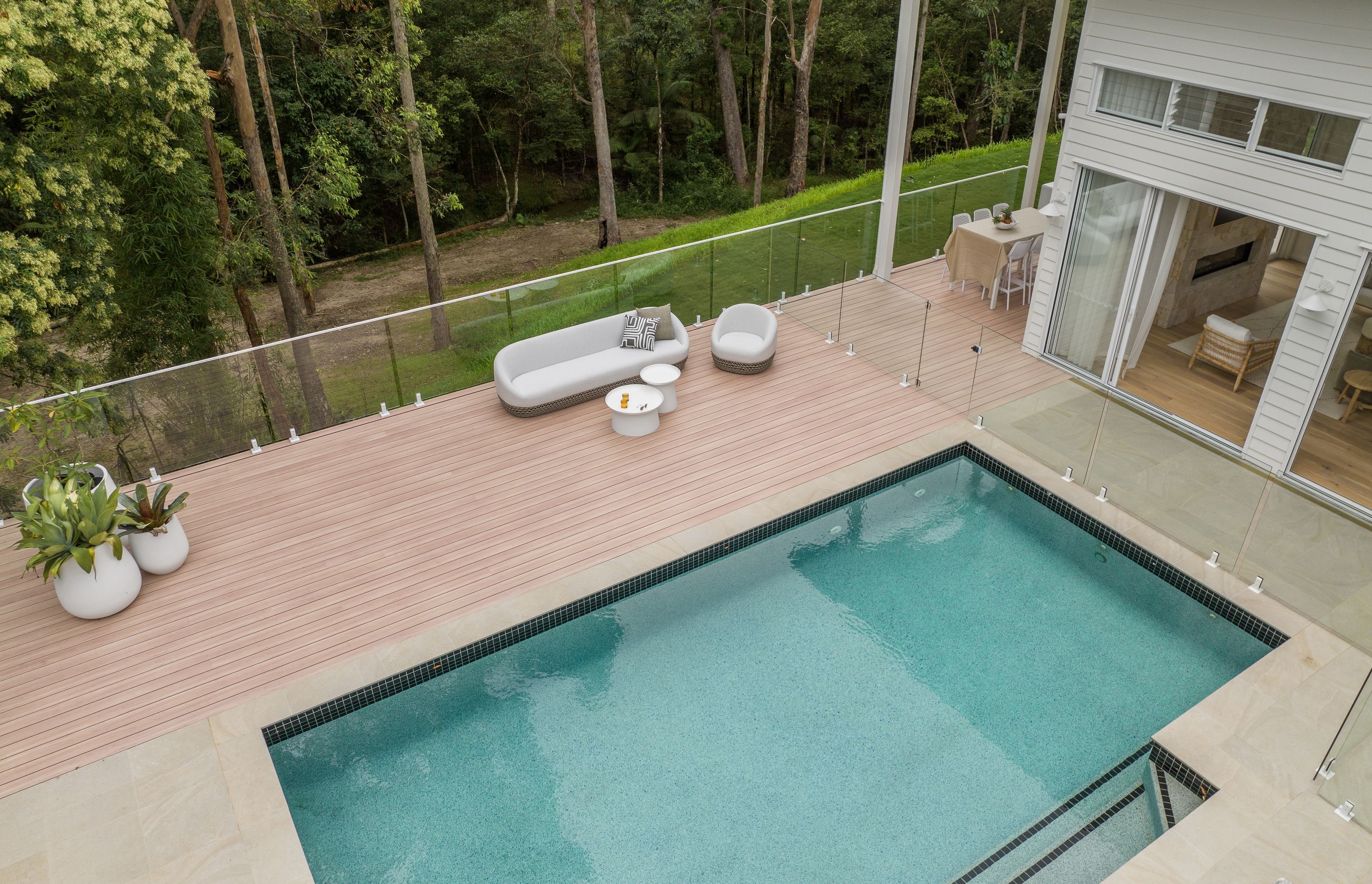 DecoDeck-aluminium-decking-in-DecoWood-Curly-Birch.jpg