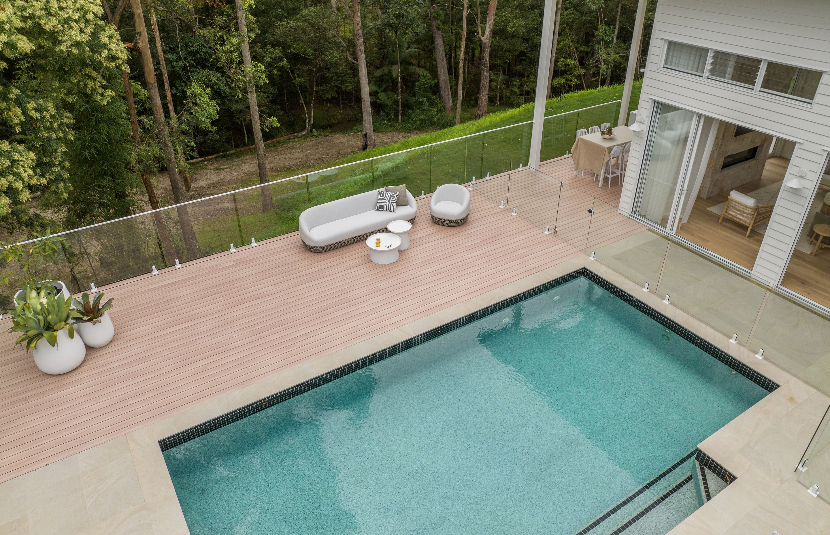 DecoDeck-aluminium-decking-in-DecoWood-Curly-Birch.jpg