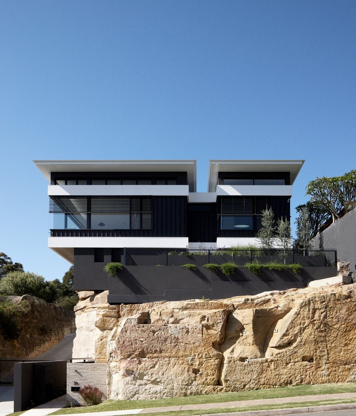 Double-Halo House by Studio Snell | Photography by Dave Wheeler