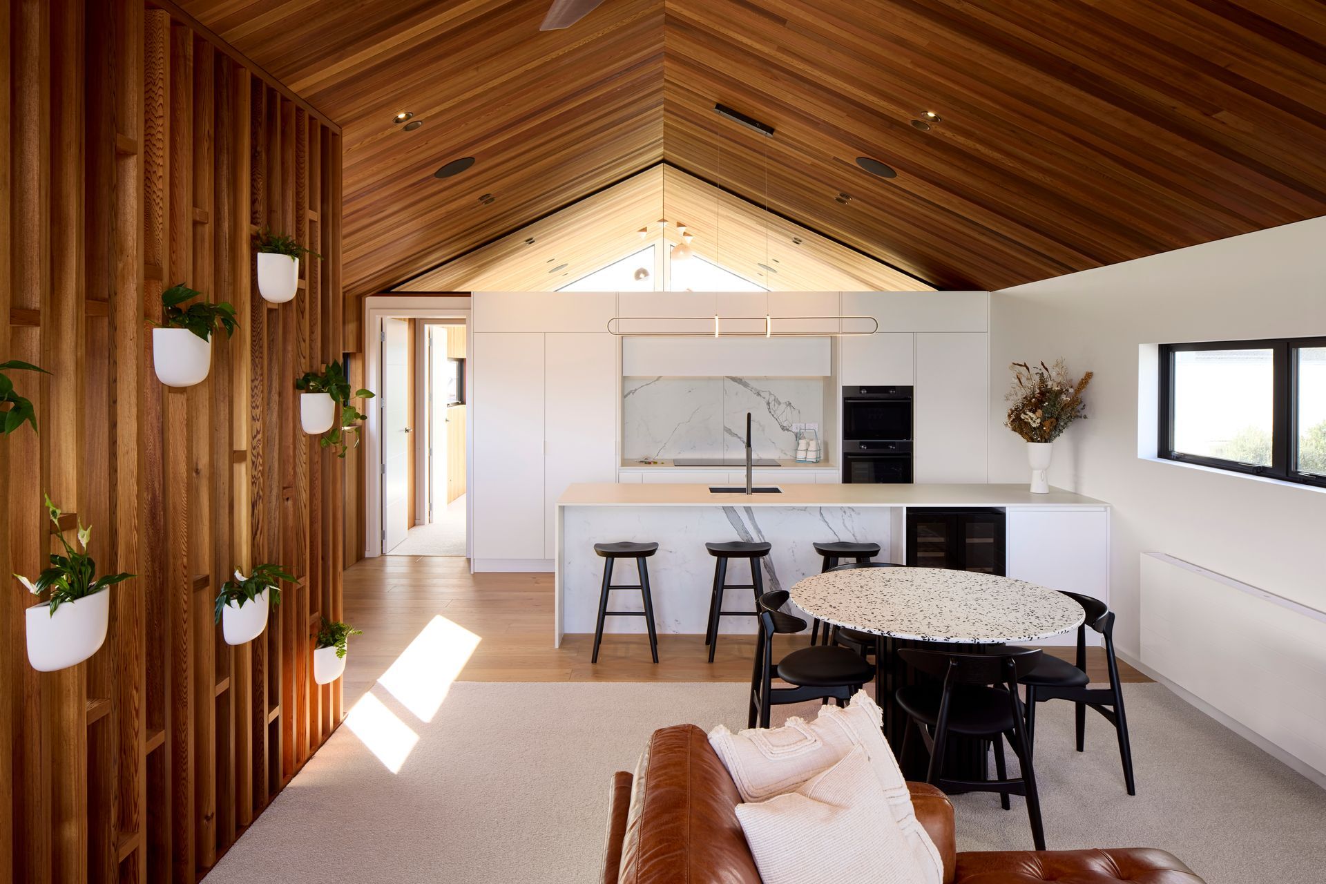 ZELA Offset Deep Tilt, black – SLDL251T