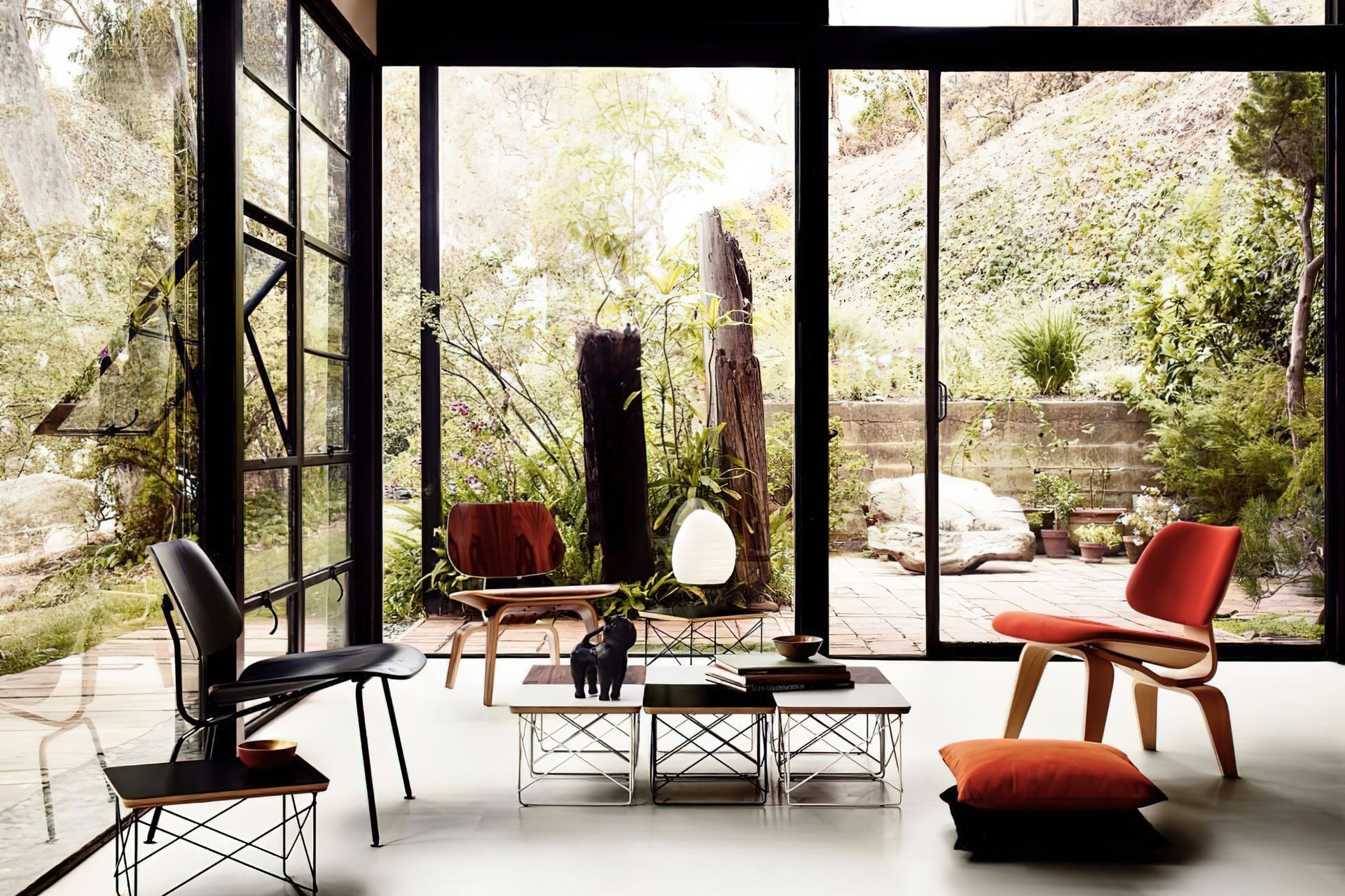 Both Images by © Herman Miller, Inc.(hermanmiller.com/en_lac/products/seating/side-chairs/eames-molded-plywood-chairs/)