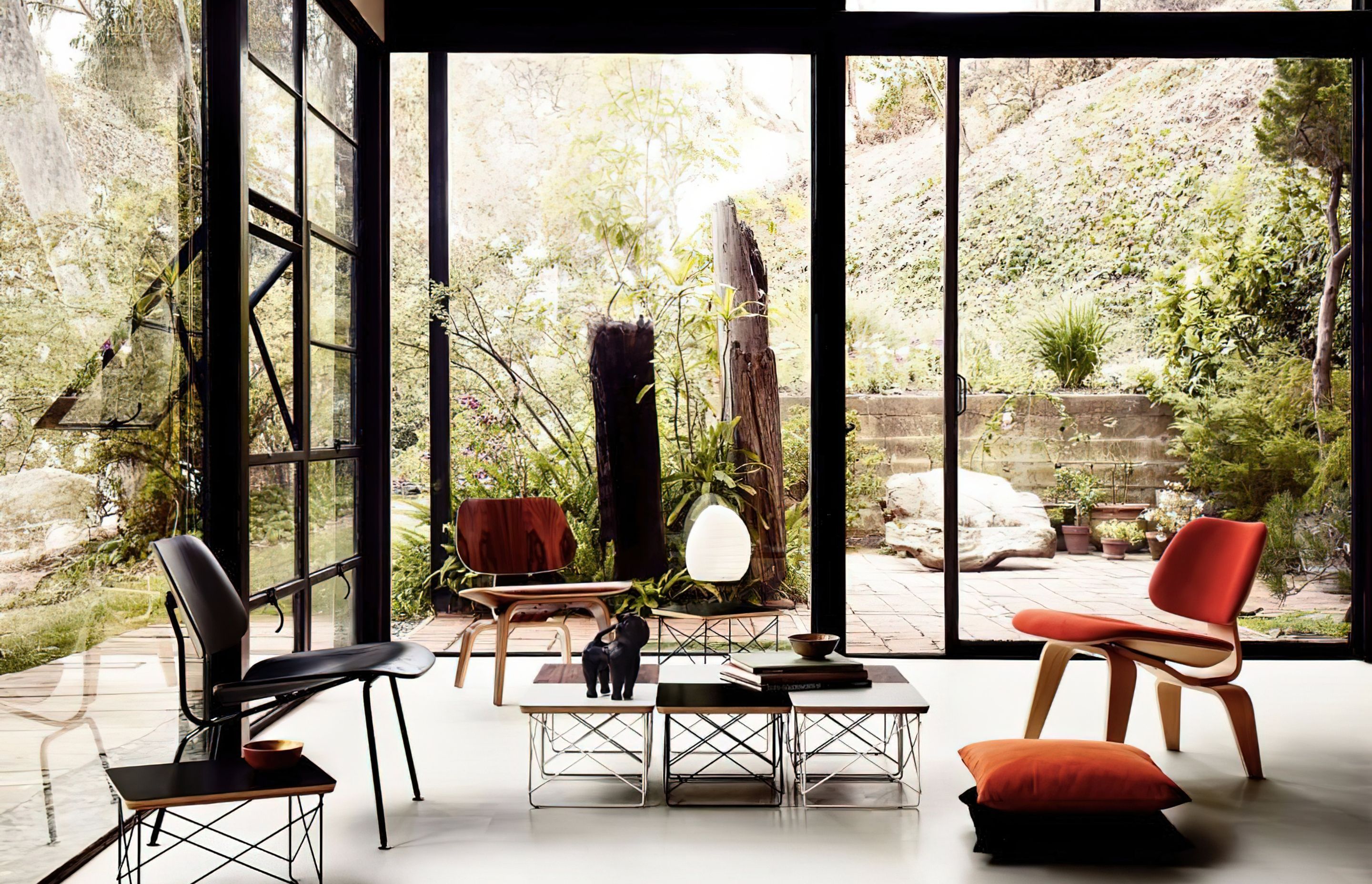 Both Images by © Herman Miller, Inc.(hermanmiller.com/en_lac/products/seating/side-chairs/eames-molded-plywood-chairs/)