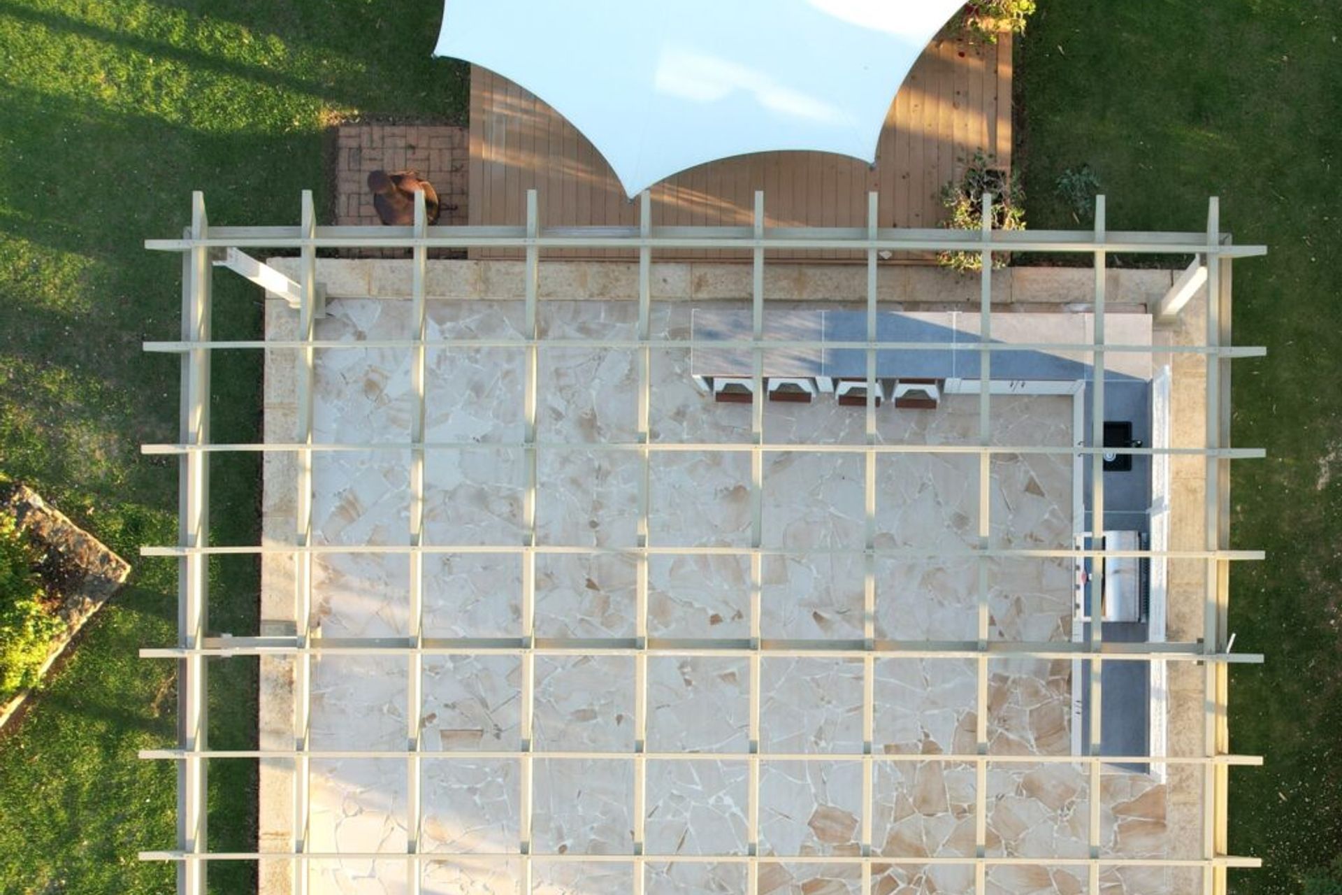 Surfmist & Kreta Stonewood Outdoor Kitchen
