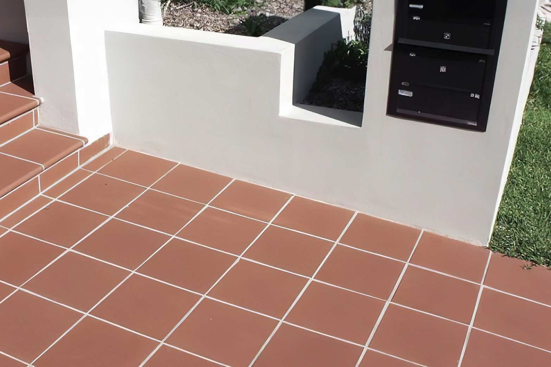 Available in a classic subway and square tile shape, our luxurious Ember terracotta tiles offer an exceptionally versatile floor tile and outdoor stair tile solution that is perfect for creating a warm and timeless aesthetic in your home’s outdoor spaces.