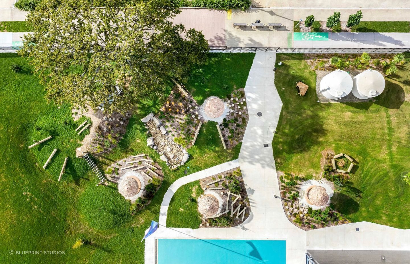 Inspired by the pāpaka (mud crab), this playground features grassy mounds and small planted gardens.