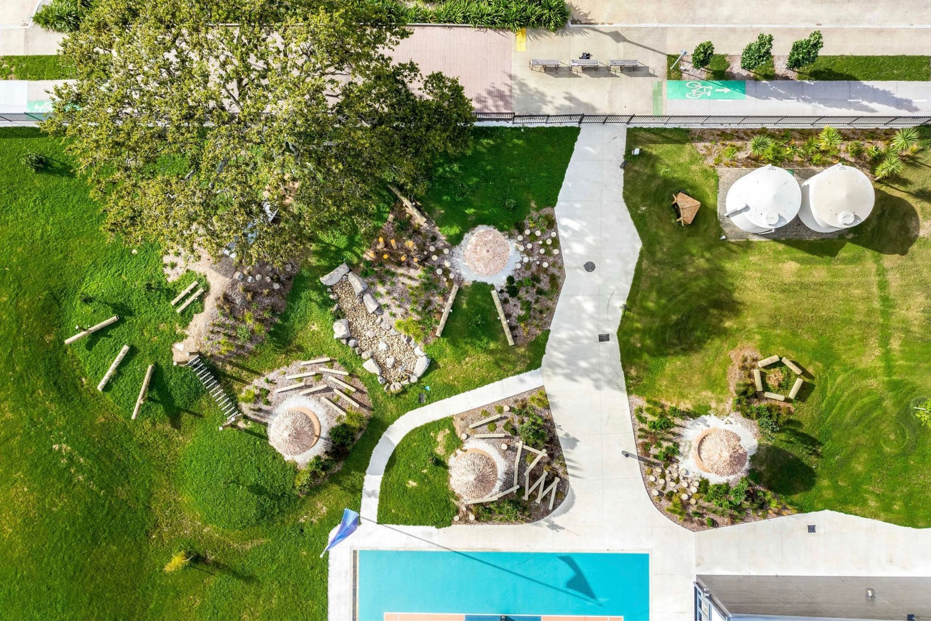 Inspired by the pāpaka (mud crab), this playground features grassy mounds and small planted gardens.