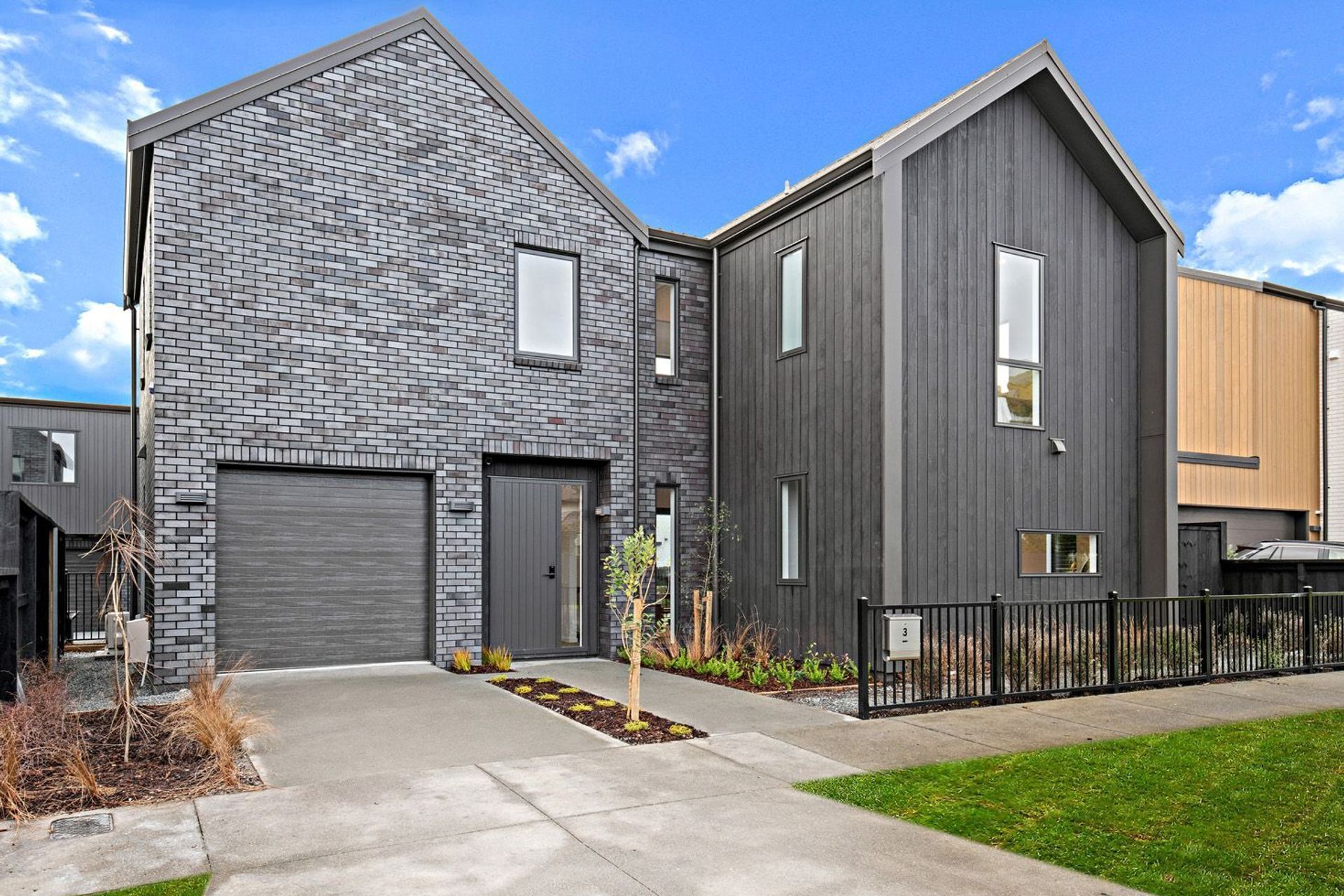 Flat Woodgrain sectional door in Colorsteel Grey Friars