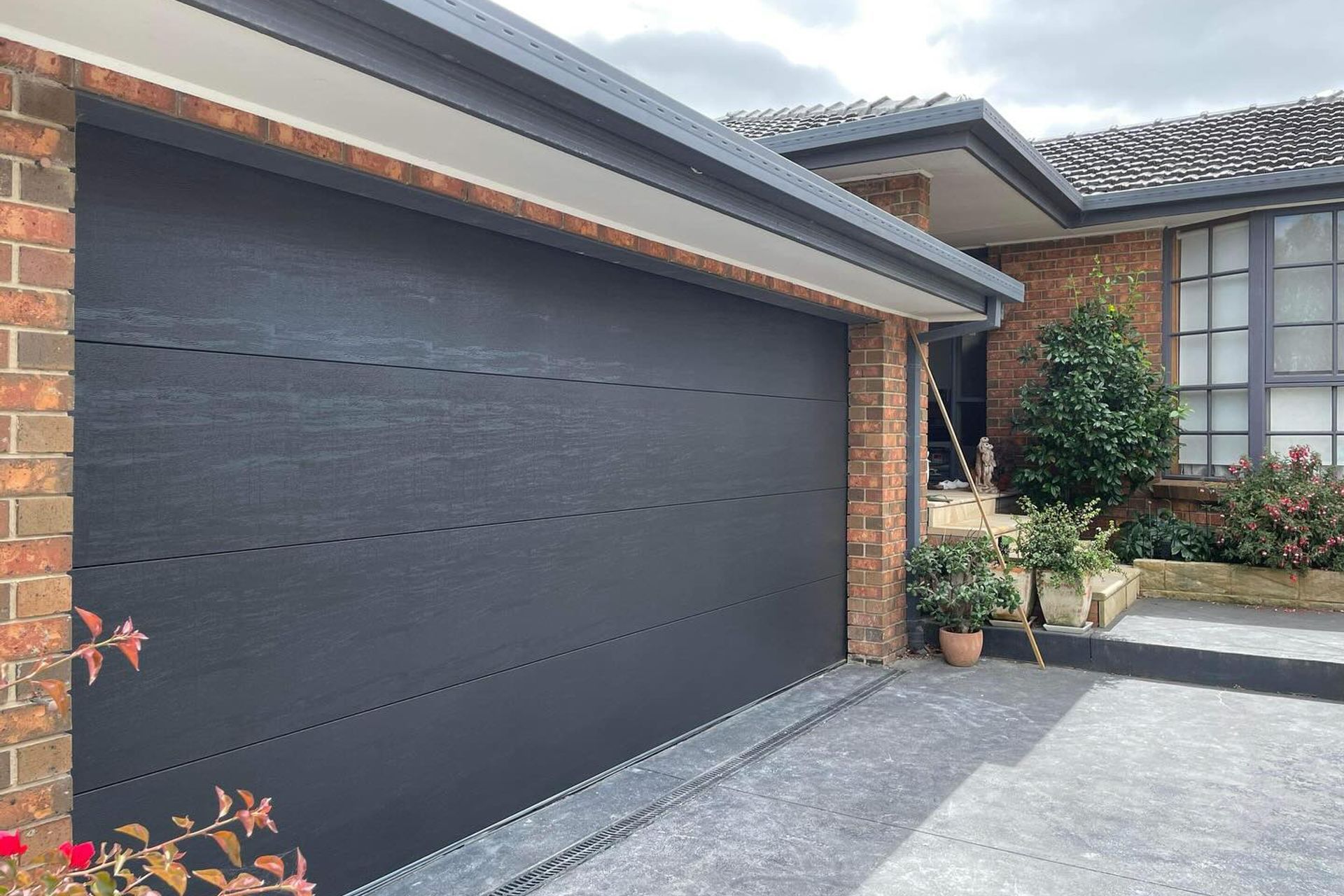 Flatline-Monument-everliftgaragedoors.jpg