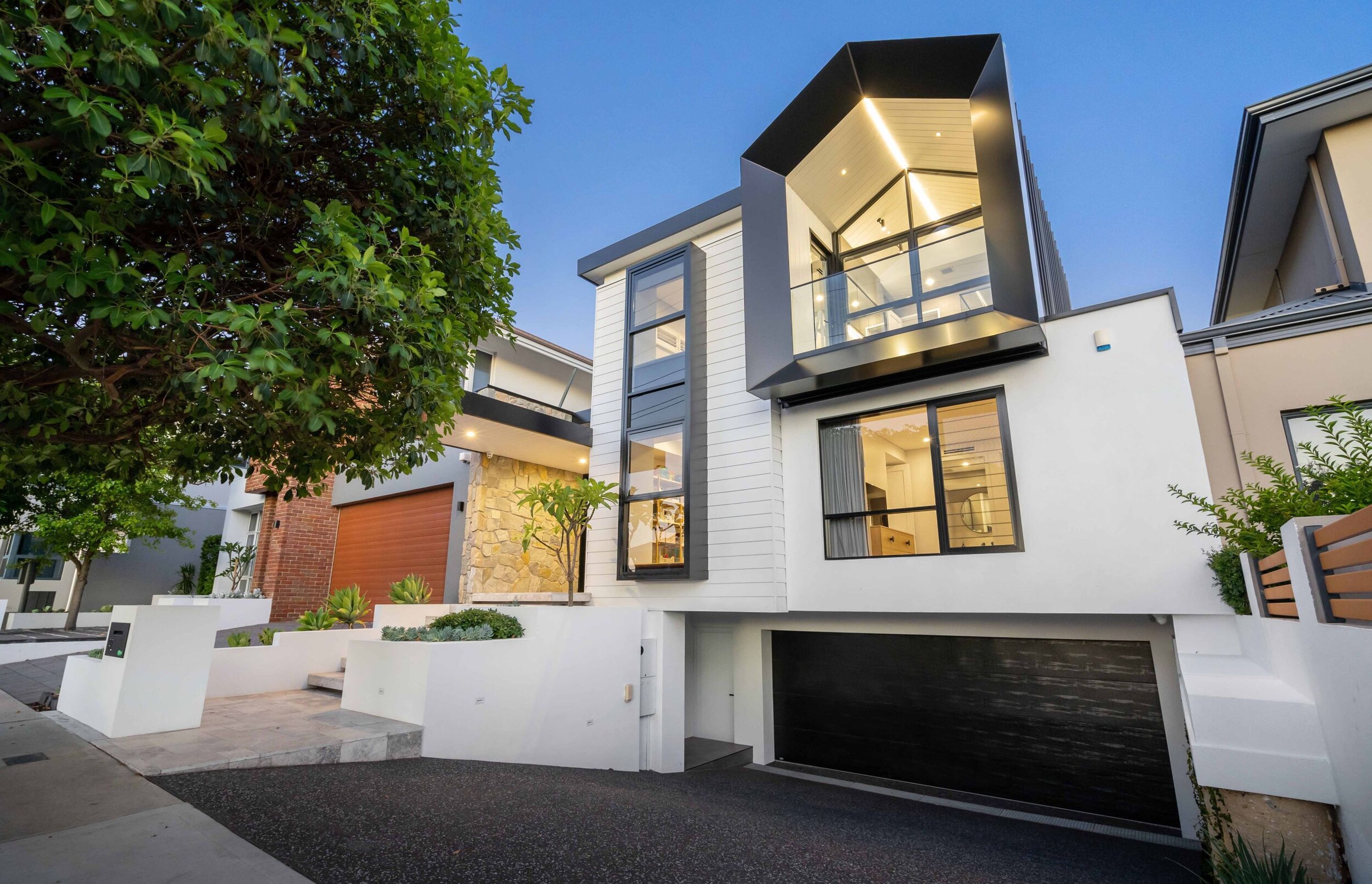 5 Benefits of Installing a Sectional Garage Door for Your Home