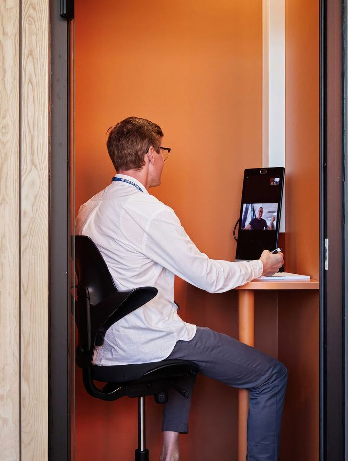 Hayley Cannon: "Neat Frame is an all-in-one video meeting device ideal for booths, focus rooms, and hot desks, easily pairing with personal laptops – whilst still protecting user privacy. Neat Frame can also be used in lobbies, where just one touch connects visitors to a receptionist via video. | Featured Flokk design: HÅG Capisco Puls 8010