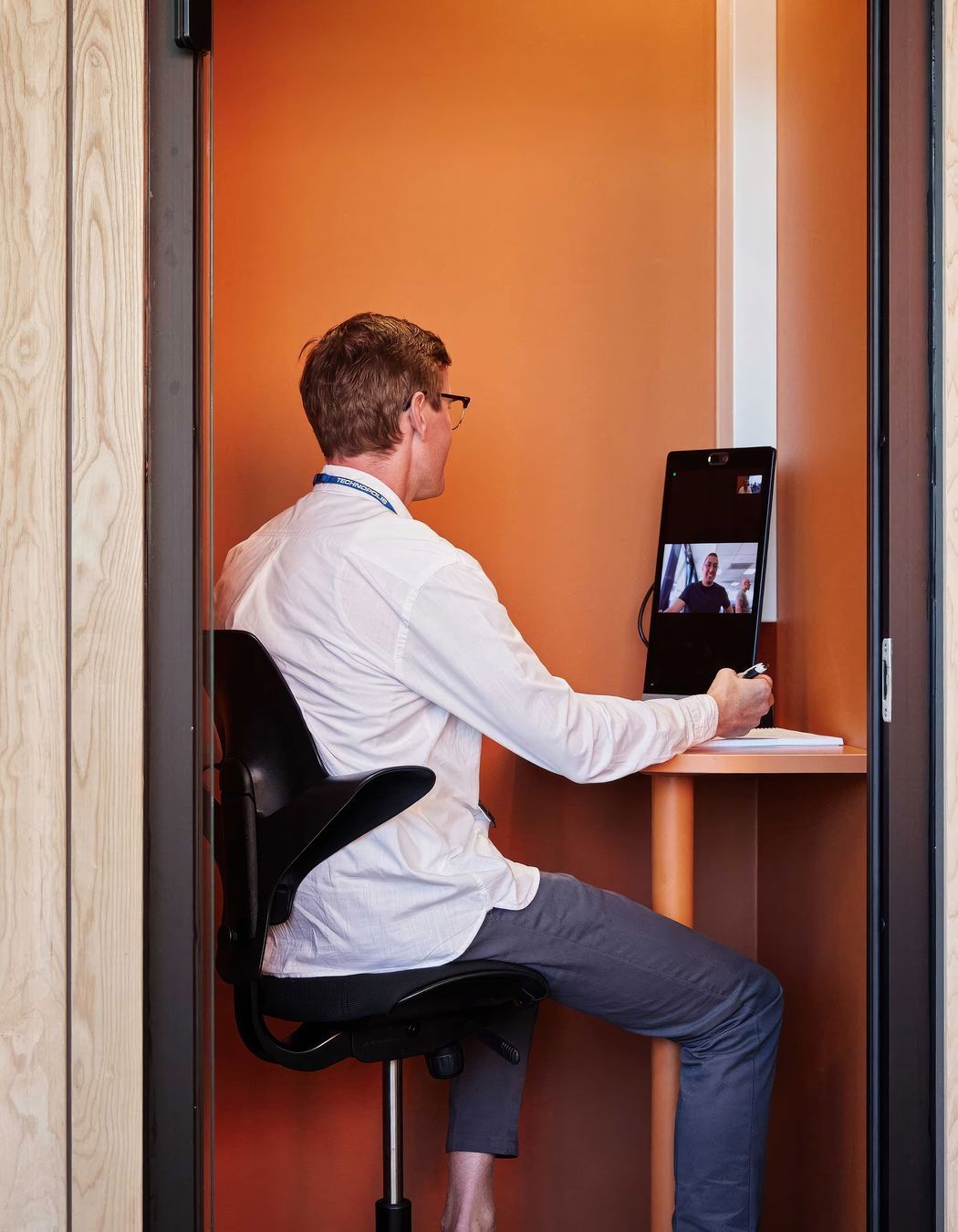 Hayley Cannon: "Neat Frame is an all-in-one video meeting device ideal for booths, focus rooms, and hot desks, easily pairing with personal laptops – whilst still protecting user privacy. Neat Frame can also be used in lobbies, where just one touch connects visitors to a receptionist via video. | Featured Flokk design: HÅG Capisco Puls 8010