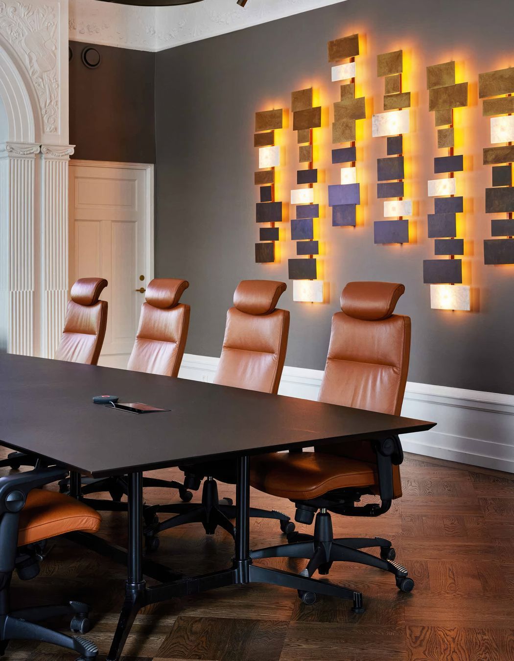 Ergonomic seating in meeting rooms offers flexibility for both focused and collaborative work. HÅG Tribute chairs offered the perfect aesthetic for Forte's boardroom | Forte, Olso