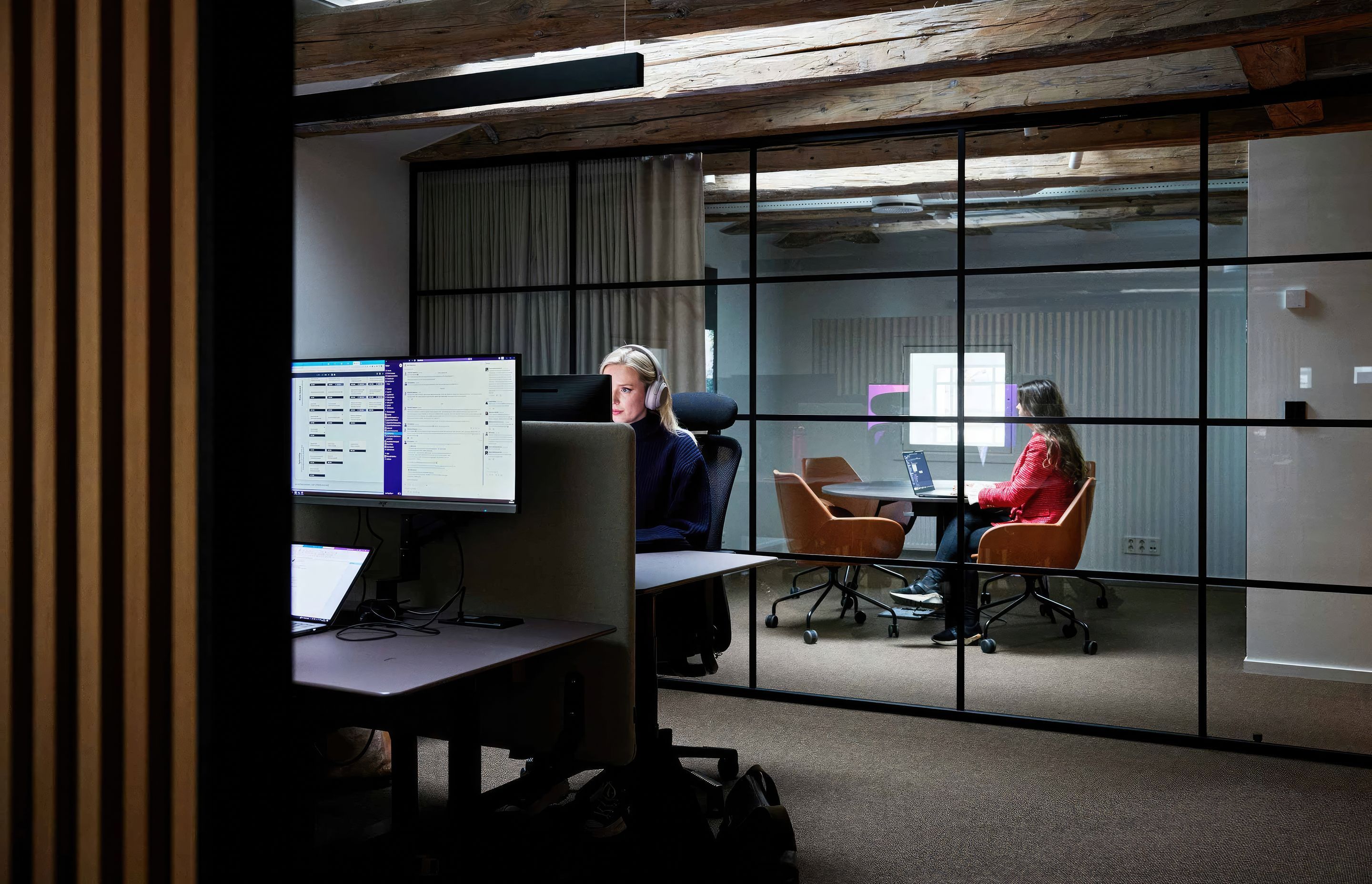 Various flexible work environments allow for both focused and collaborative work when needed, equipped with dynamic furniture suitrable for all types of activities. | Featured designs: HÅG SoFi 7500 / Profim Fan | Forte, Oslo