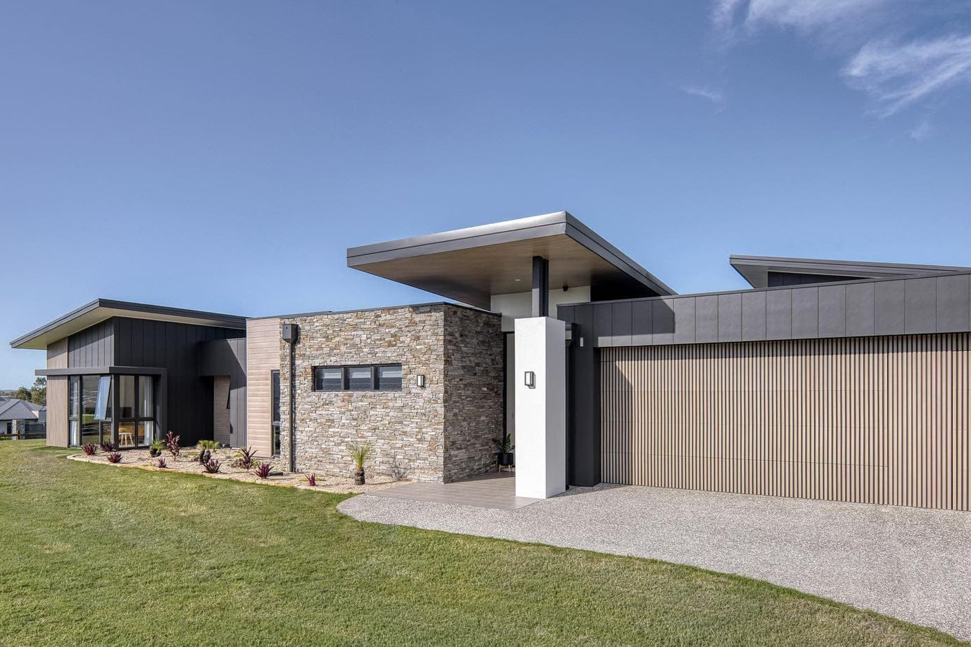 8 Exciting Garage Door Trends – 2023